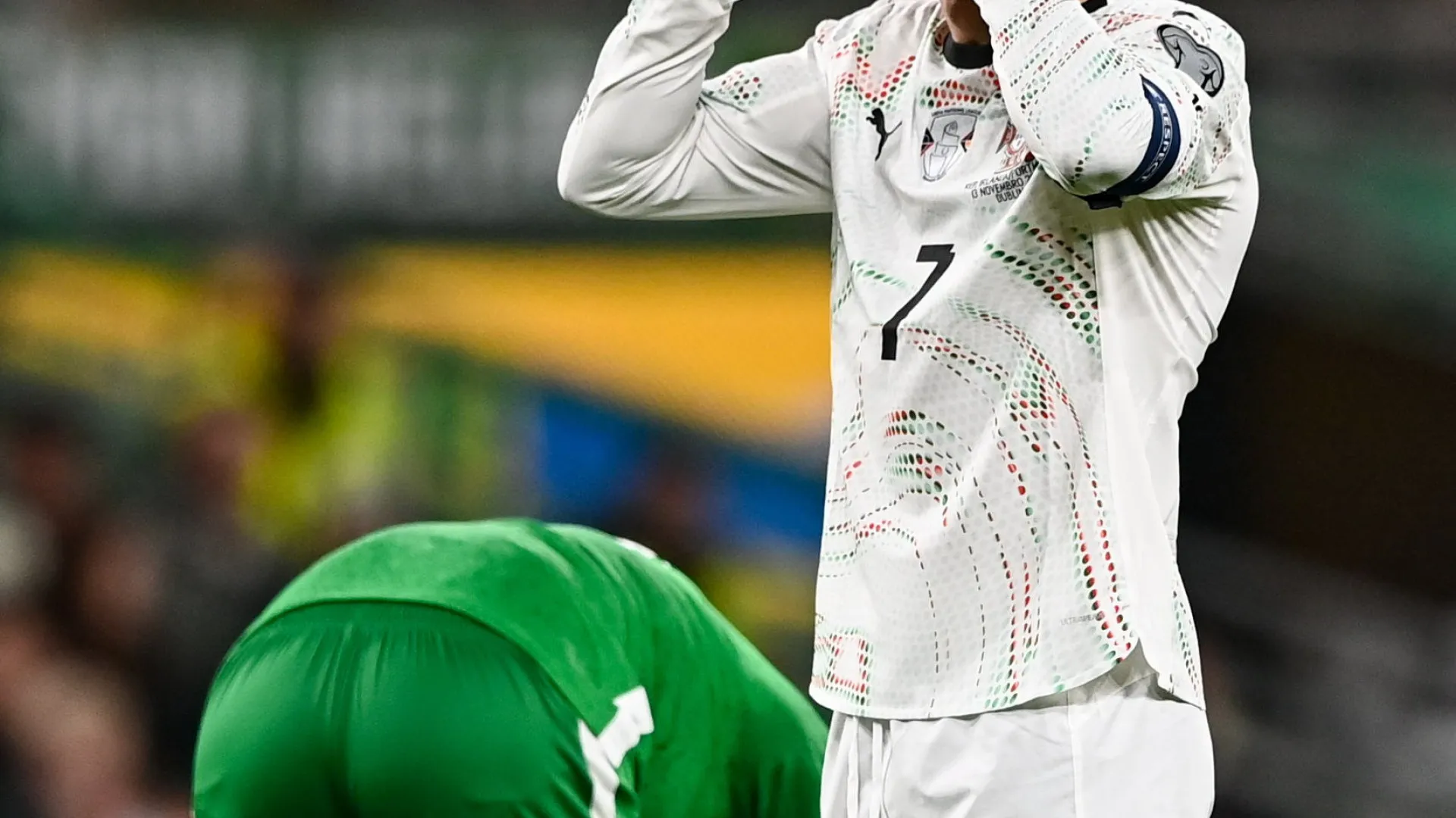 
                    Ronaldo expulso na Irlanda e Portugal adia apuramento para o Mundial'2026
                