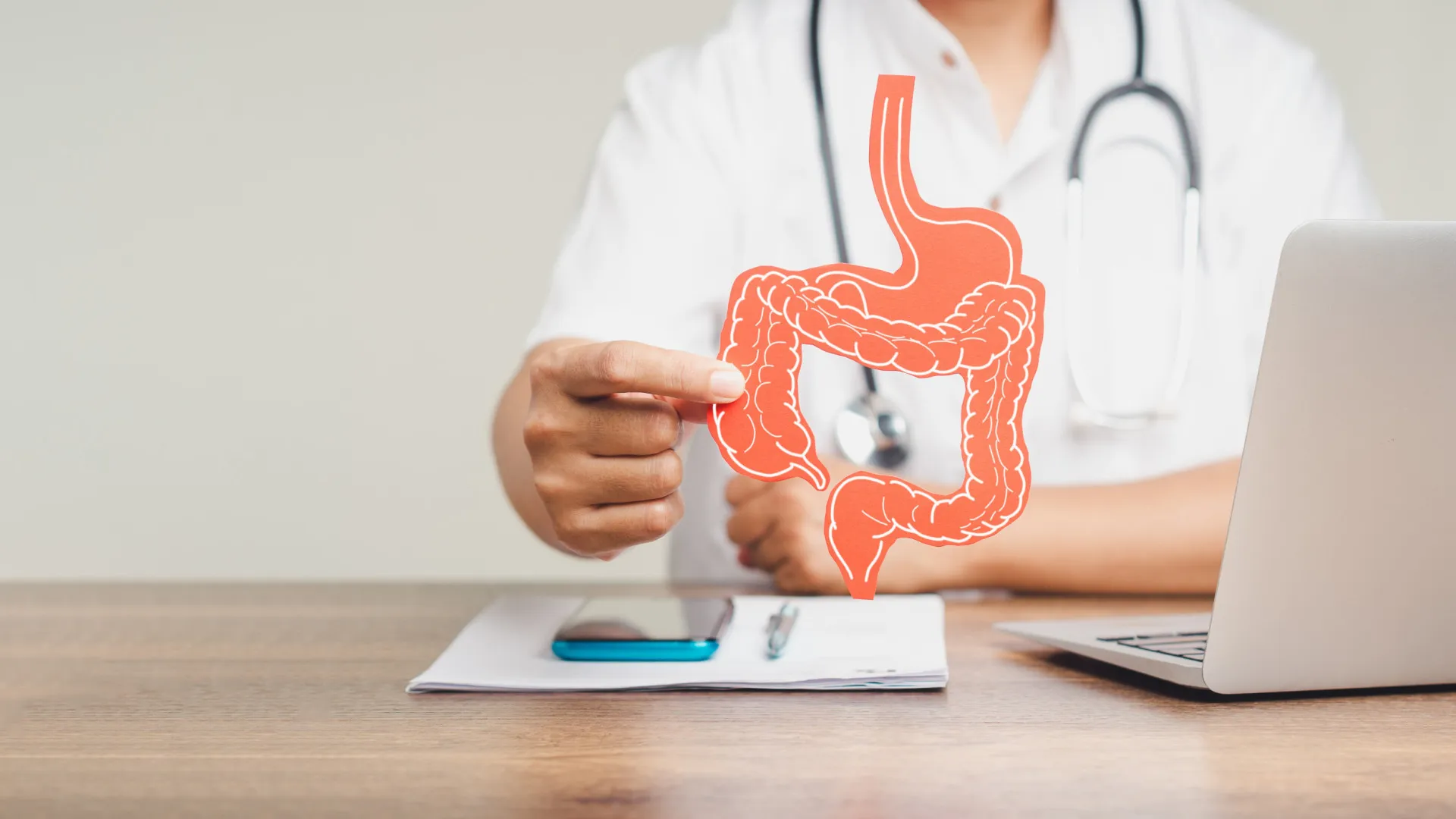 
                    Cancro colorretal: Risco mais elevado se consumir este tipo de alimentos
                