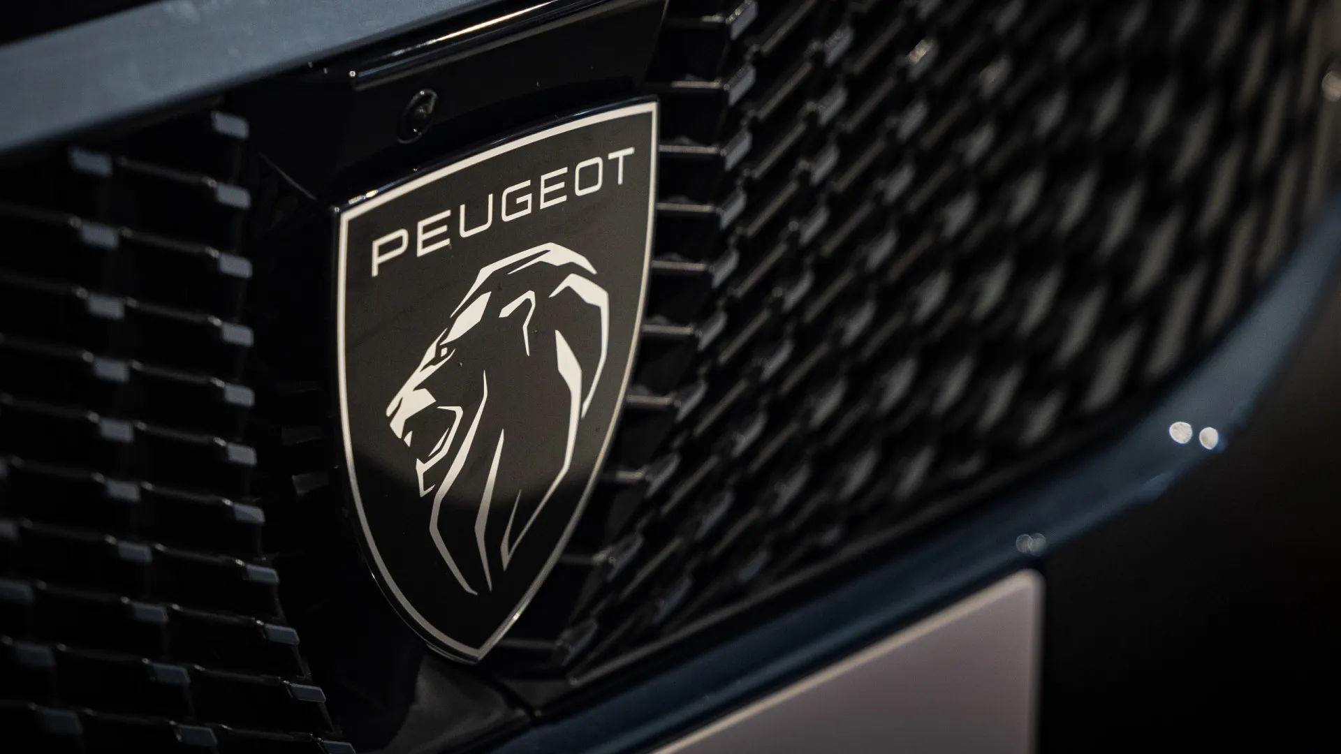 
                    Autoridades alertam para risco de incêndio em vários Peugeot. Saiba quais
                