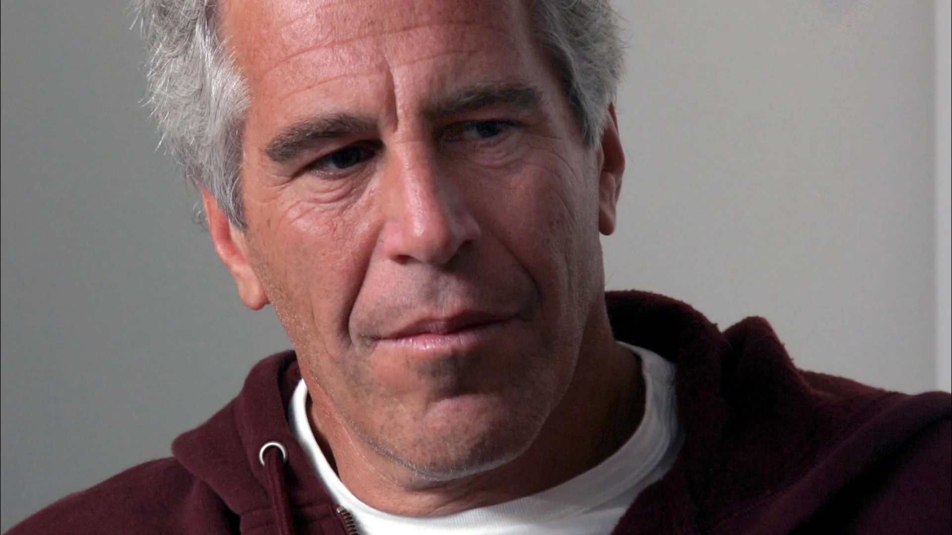 
                    Jeffrey Epstein: Justiça faz buscas em Paris após queixa do MNE francês
                