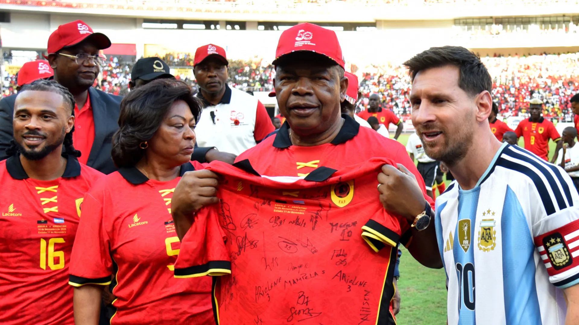 
                    Akwá lamenta ausência de ex-jogadores no Angola-Argentina por este motivo
                