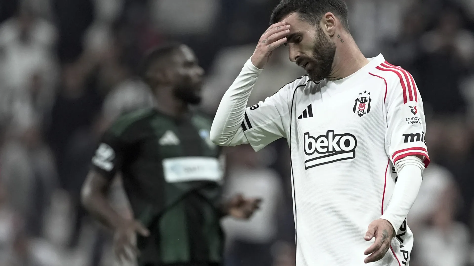 
                    Rafa, André Luiz e não só. Os nomes que vão agitar a semana do Benfica
                