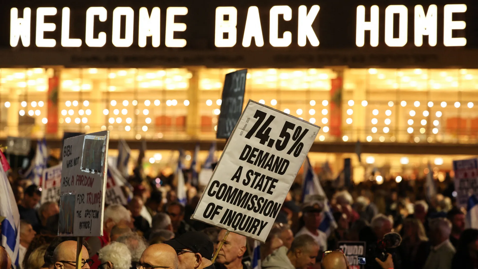 
                    Milhares exigem em Israel comissão de investigação ao 7 de Outubro
                