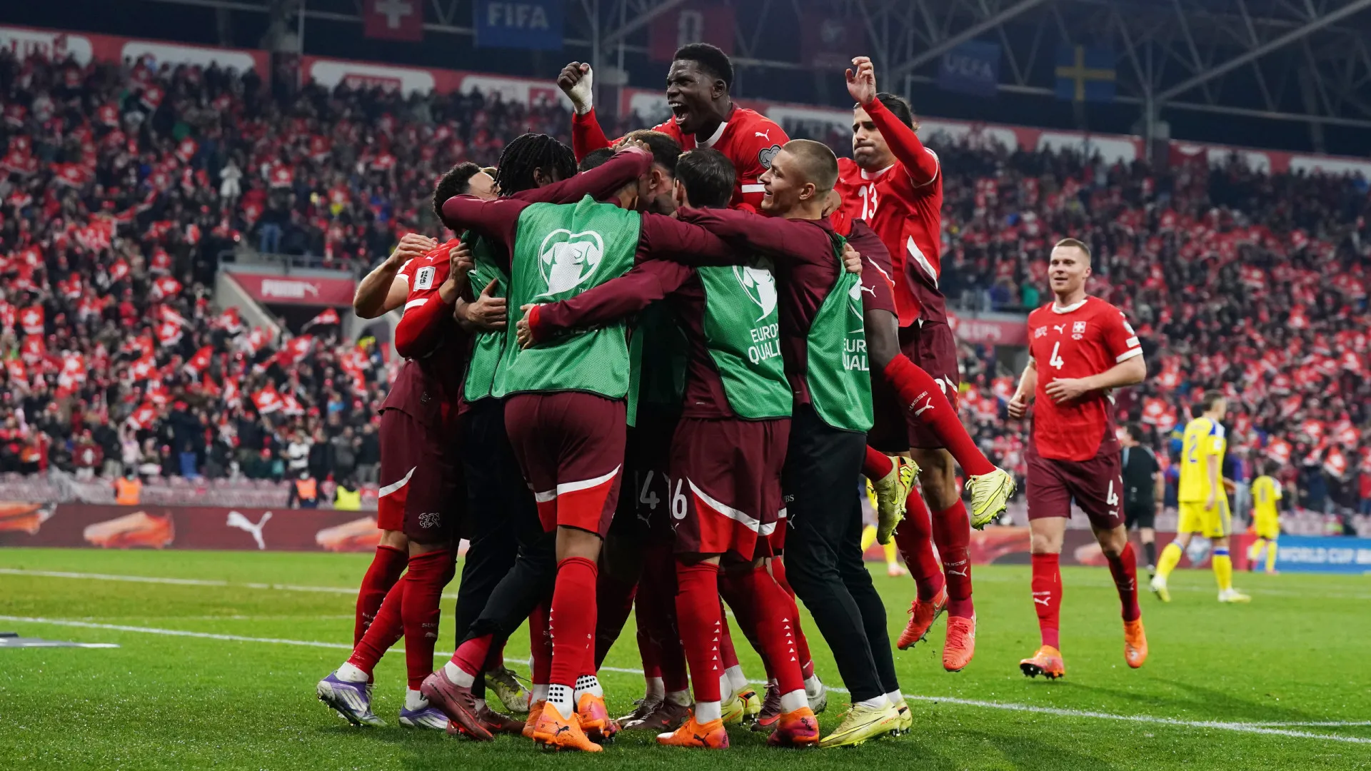 Suíça afasta Suécia (e novo treinador), Dinamarca e Escócia jogam 'negra'