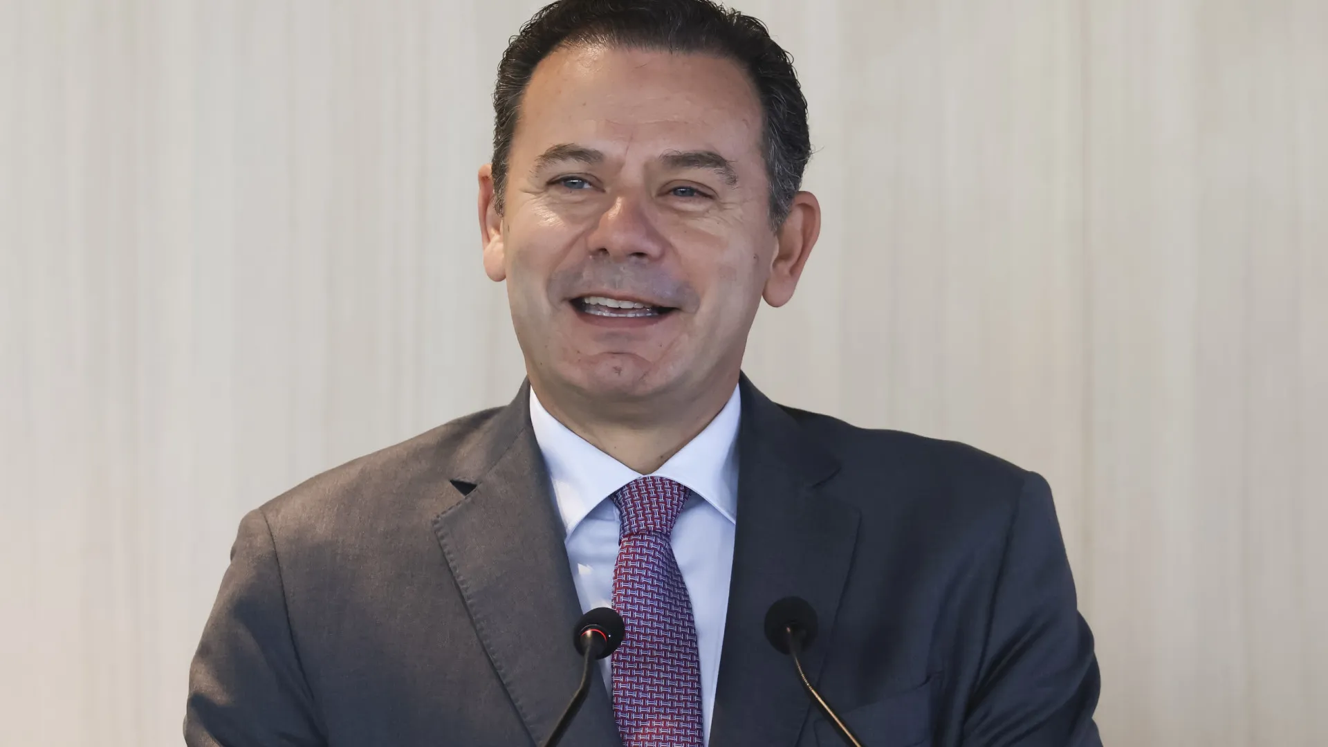 
                    Montenegro chega hoje a Luanda para participar na Cimeira UE/África
                