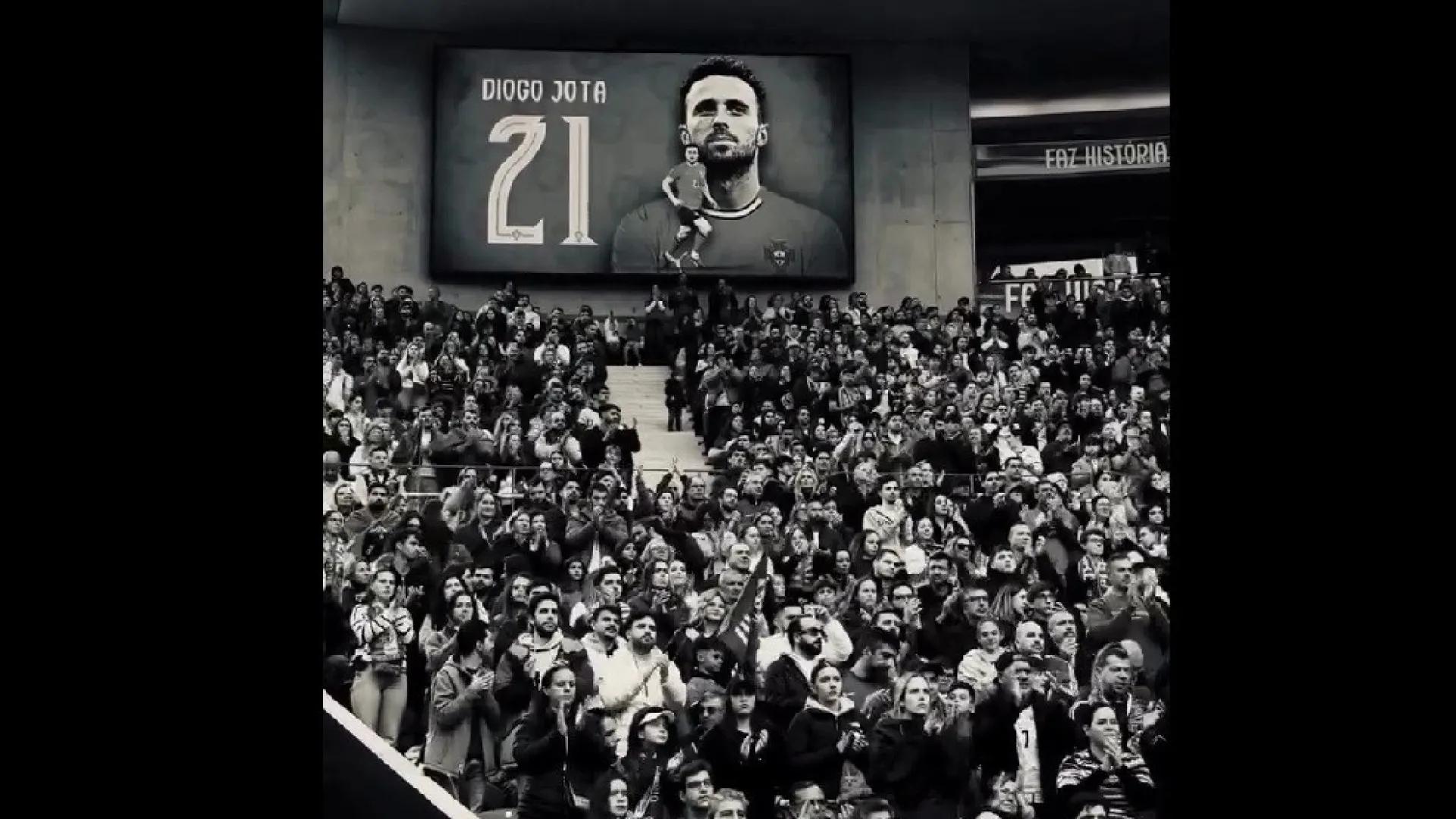 
                    Arrepiante. Diogo Jota e Jorge Costa honrados durante o Portugal-Arménia
                