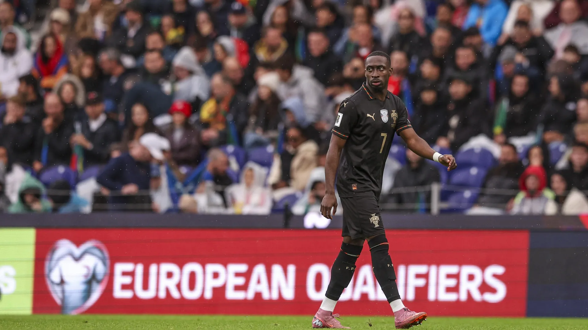 
                    Carlos Forbs estreou-se pela seleção nacional: 