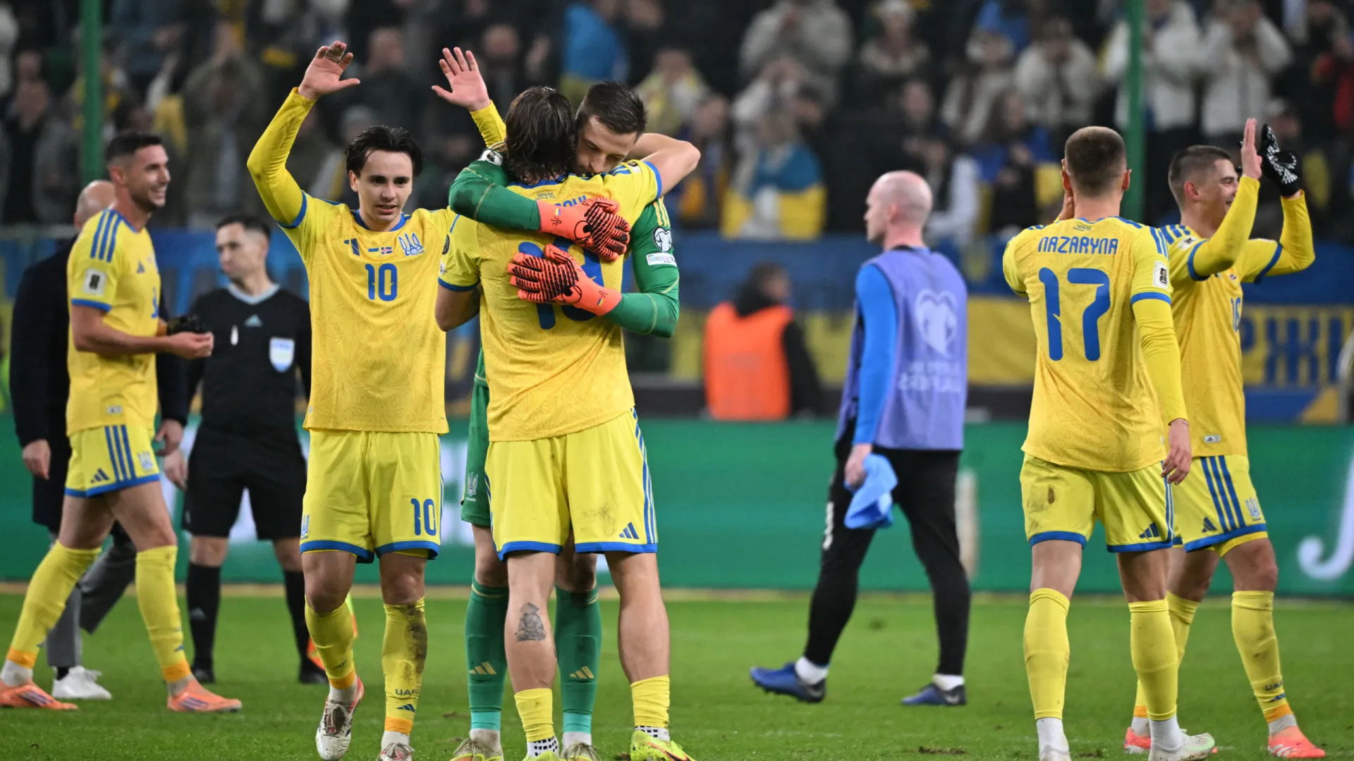 
                    Ucrânia vence de forma dramática e vai ao playoff. França com remontada
                