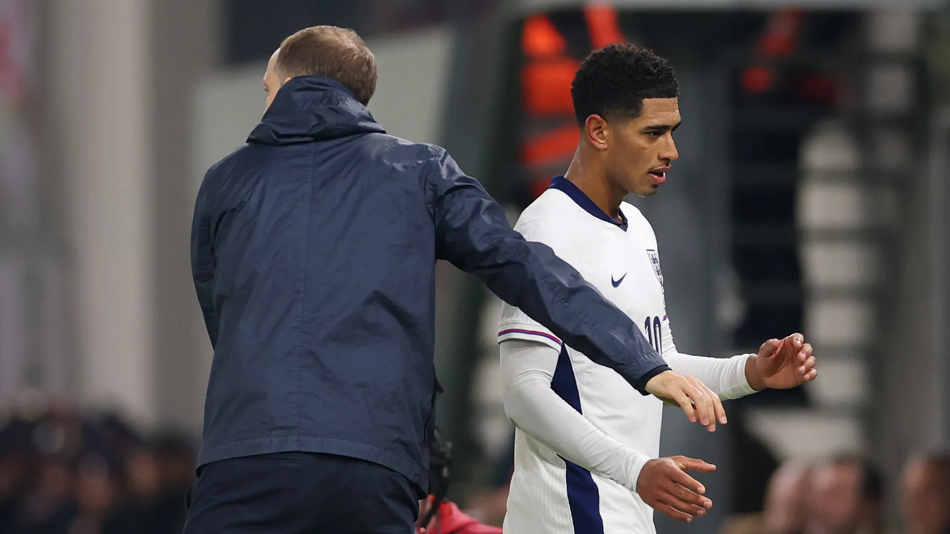 
                    Bellingham sai 'aziado' e Tuchel não se fica: 