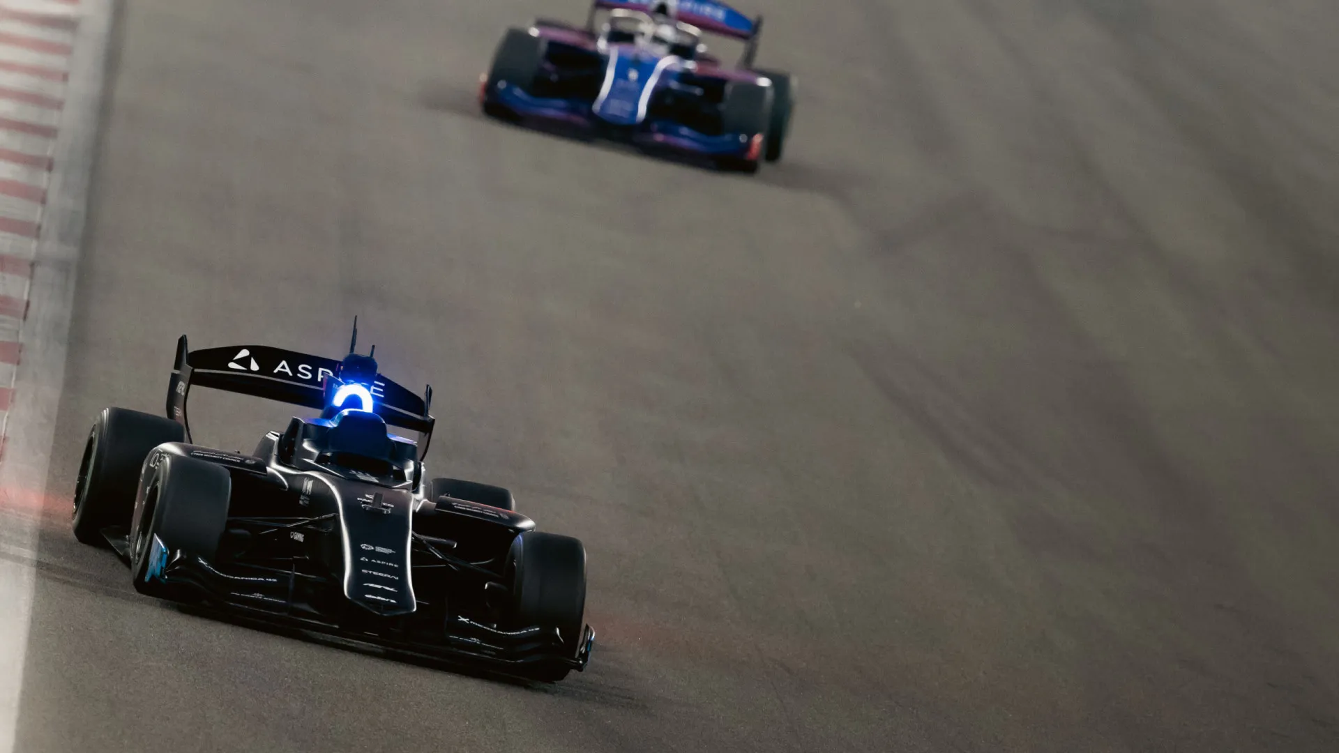 
                    Ex-piloto de F1 correu contra inteligência artificial. Eis o resultado
                