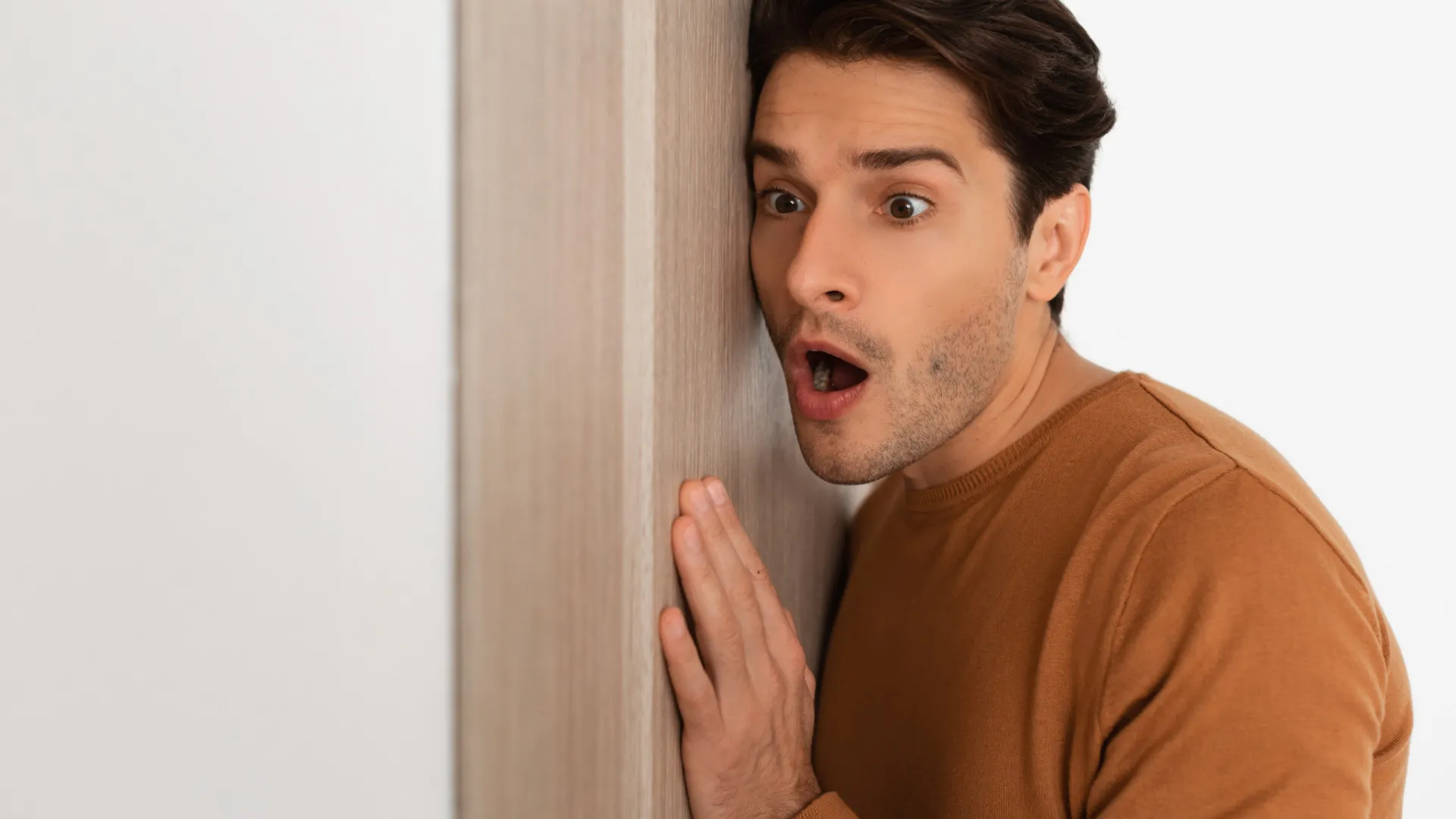 
                    Metem o nariz em tudo! Os 3 signos do zodíaco mais coscuvilheiros
                