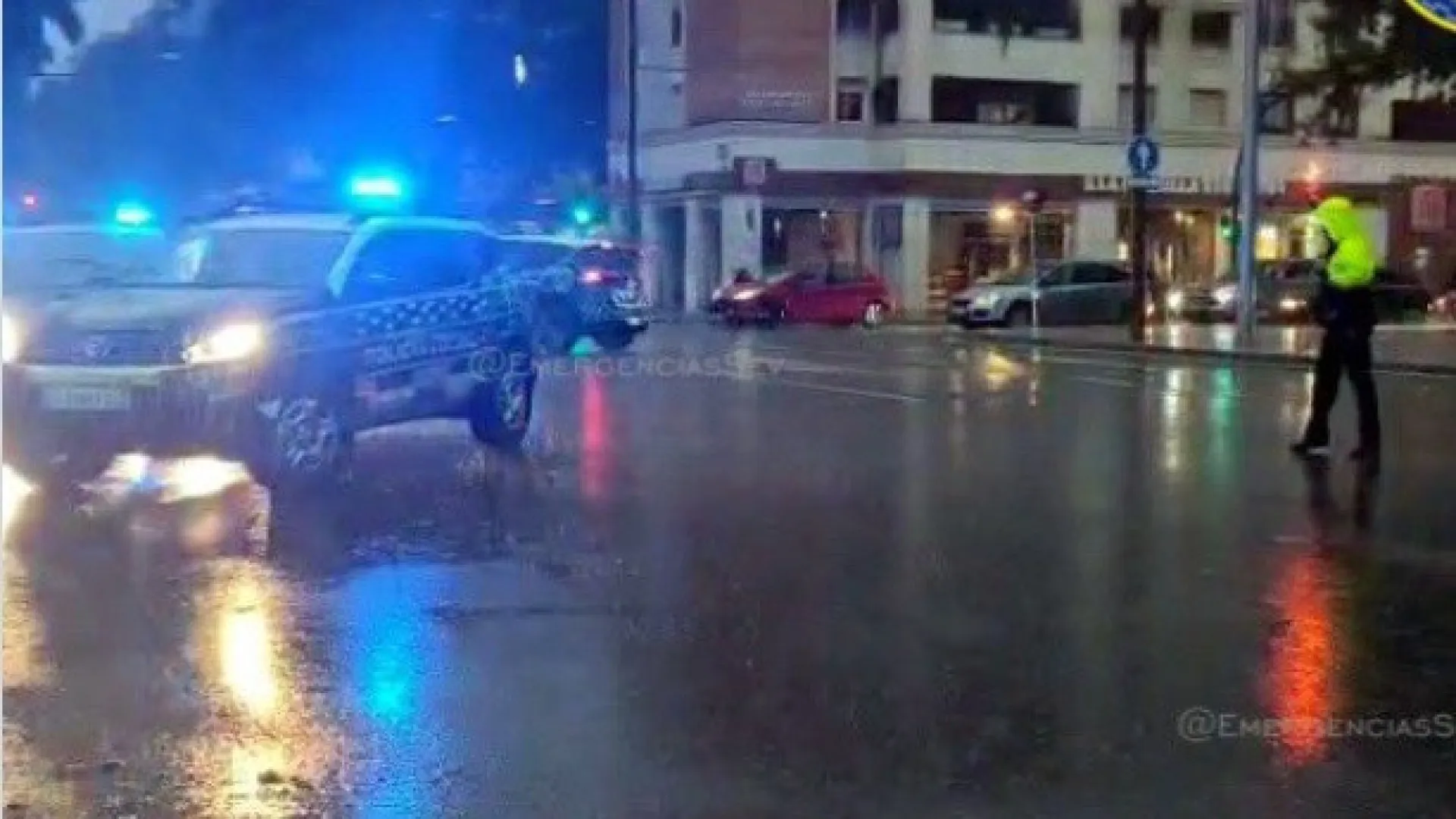 
                    Mulher atropela homem e percorre quilómetros com o corpo debaixo do carro
                