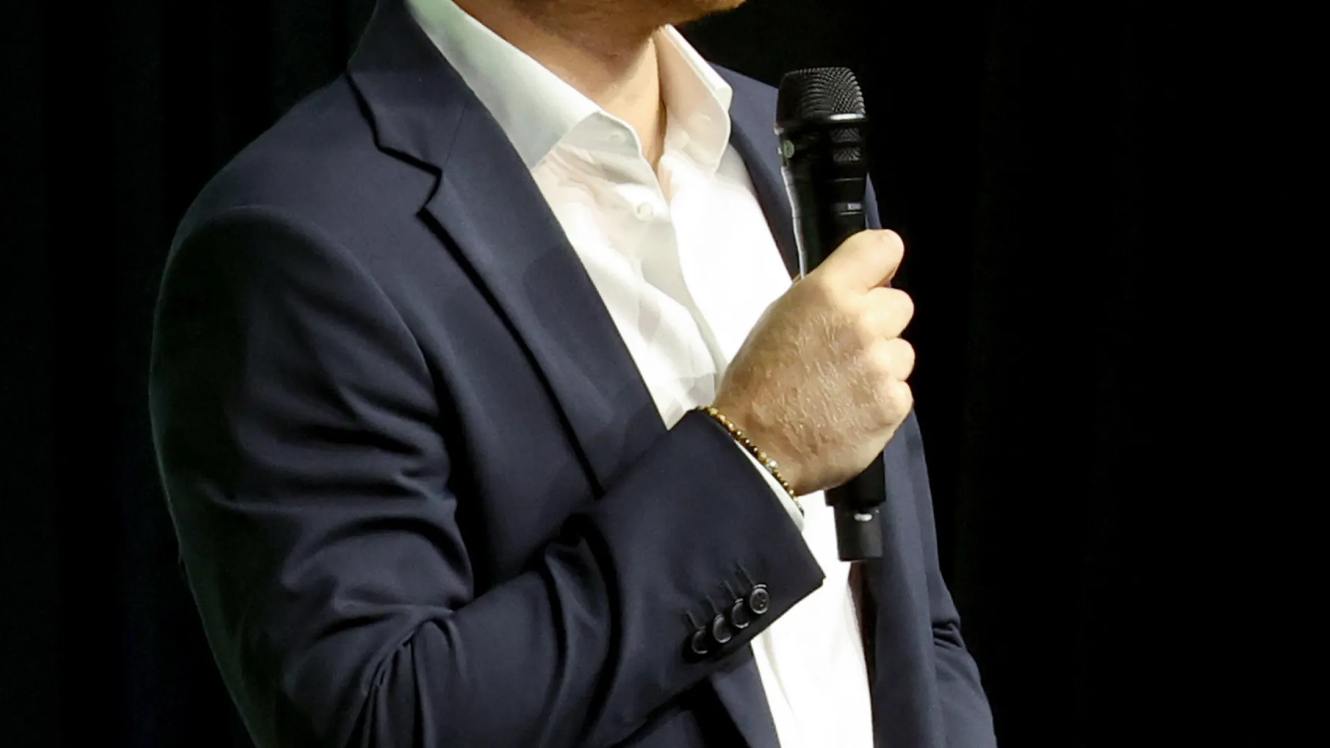 
                    Palácio de Buckingham reclama que Harry não avisou de viagem ao Canadá
                