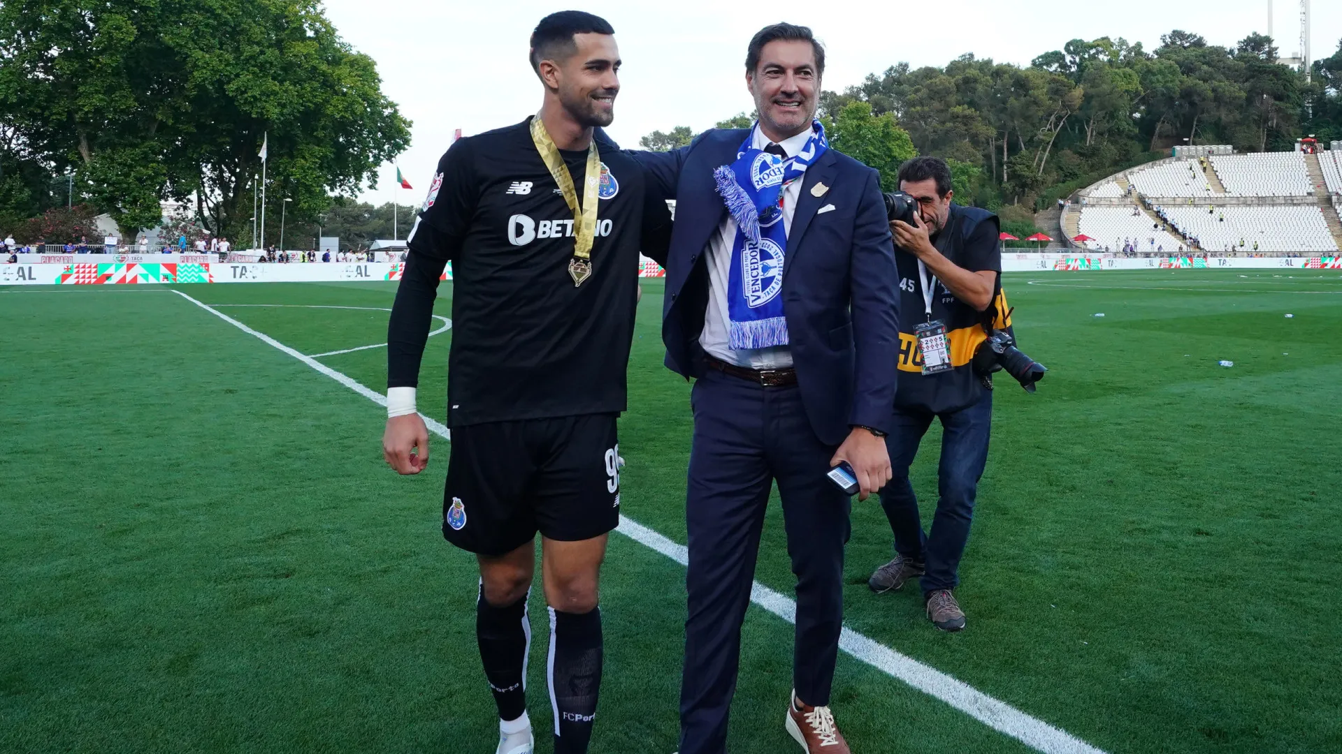 
                    Incrédulo com Diogo Costa, Baía elogia Cristiano Ronaldo: 