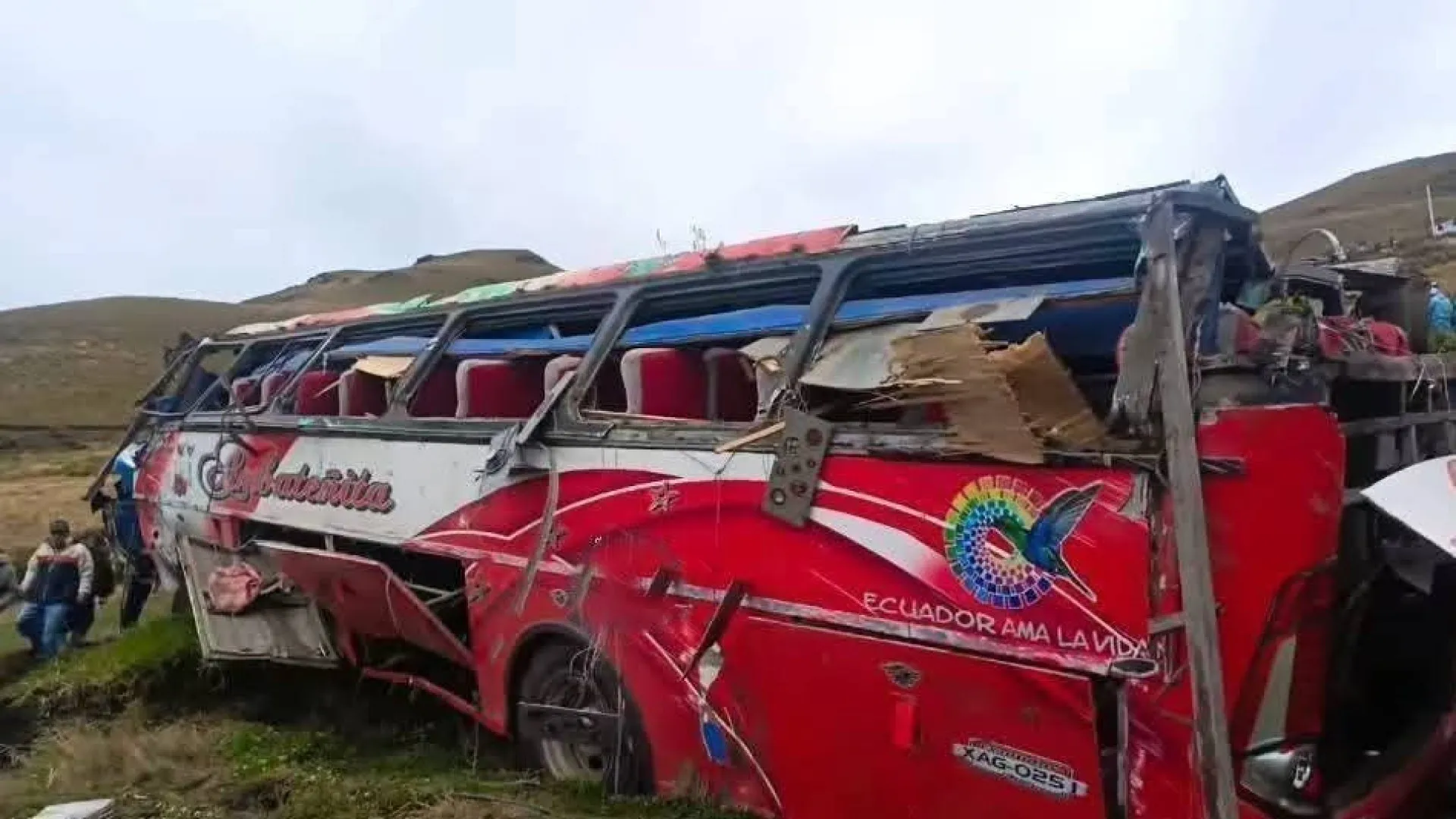 
                    Pelo menos 21 mortos num acidente de autocarro no Equador
                