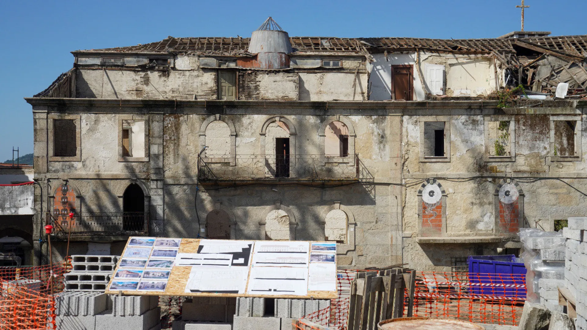 
                    Futura residência universitária em Guimarães com derrocada parcial
                