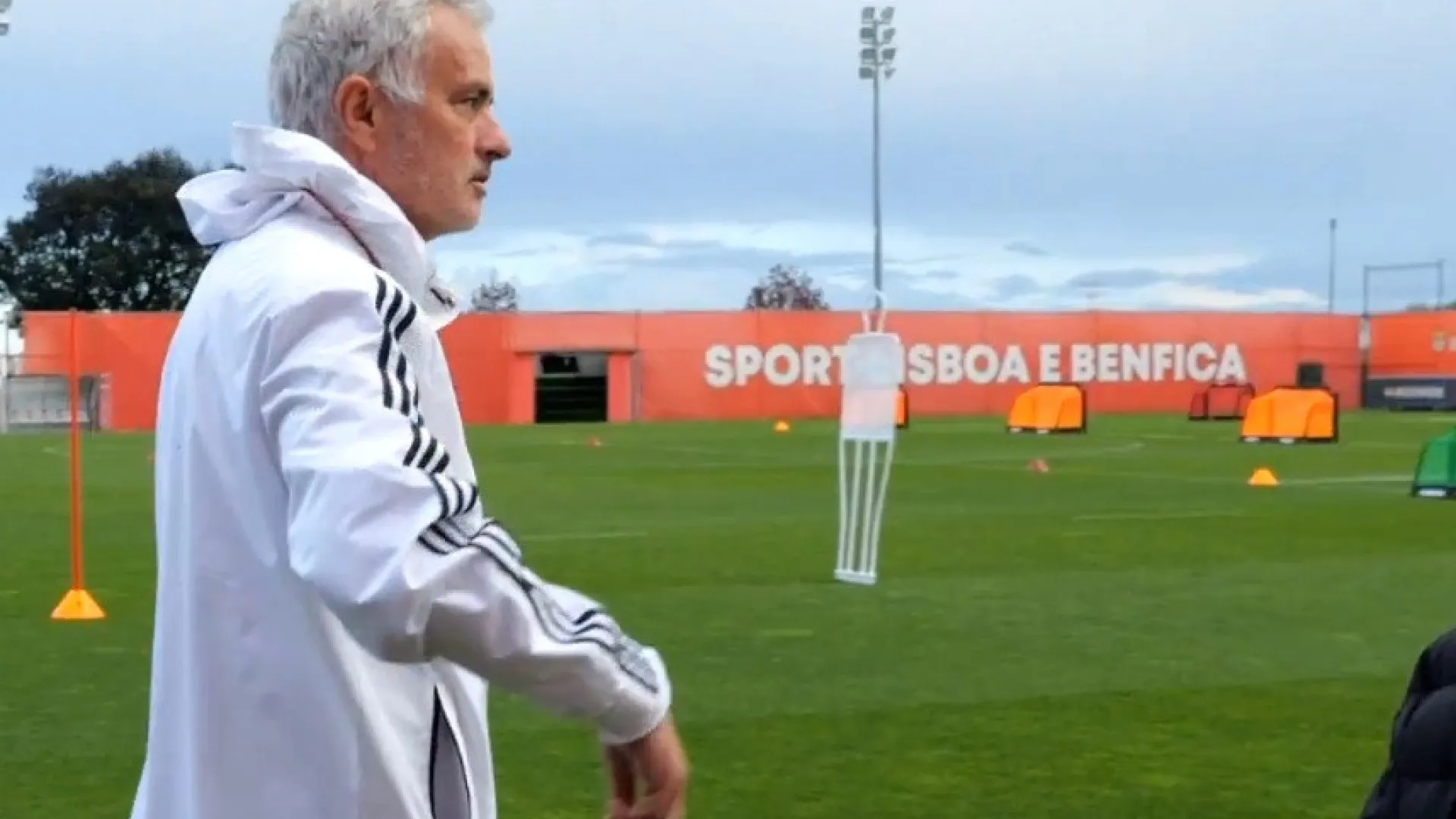 
                    José Mourinho orientou um treino diferente no Benfica. Eis o resultado
                
