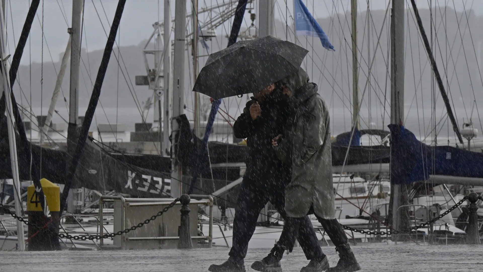 
                    Jato polar trará chuva, mas dezembro começa mais ameno do que o habitual
                