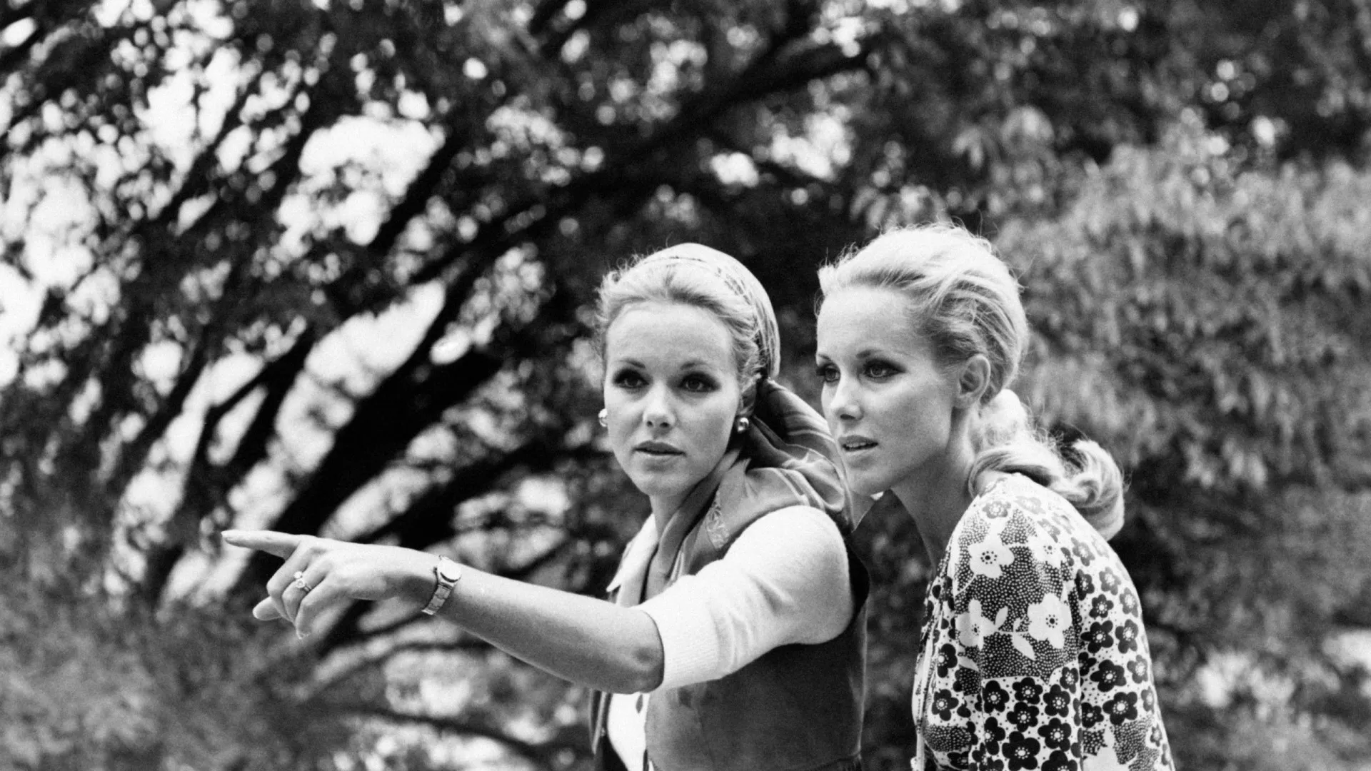 
                    Juntas... até ao fim. Irmãs Kessler morrem lado a lado aos 89 anos
                