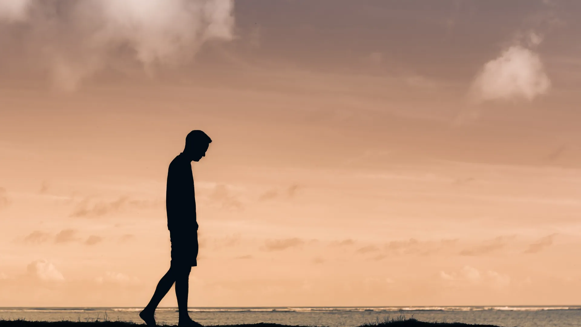 
                    Andar com a cabeça para baixo: O que diz um psicólogo sobre esta postura
                