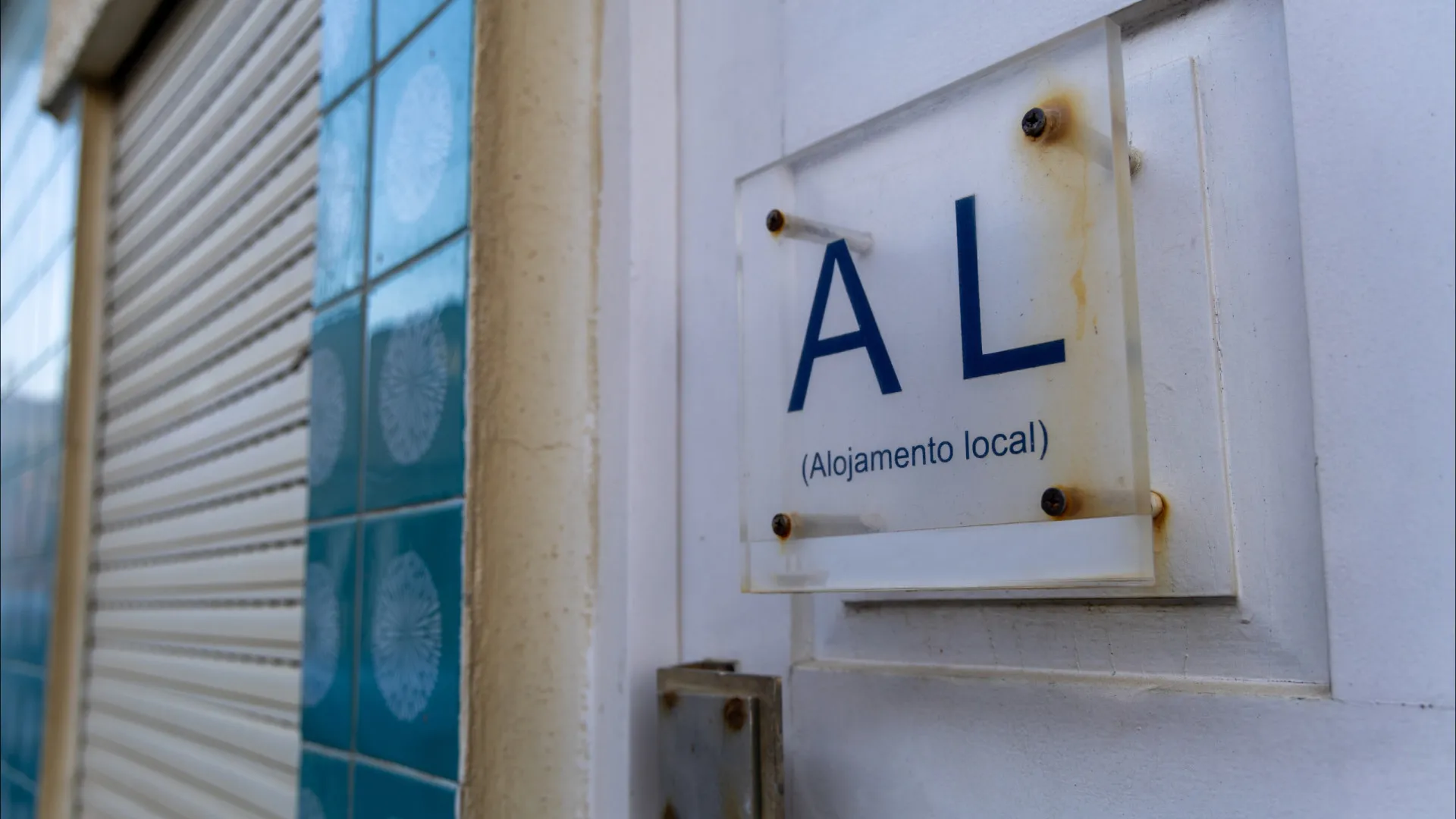 
                    PS, Livre, BE e PCP criticam 