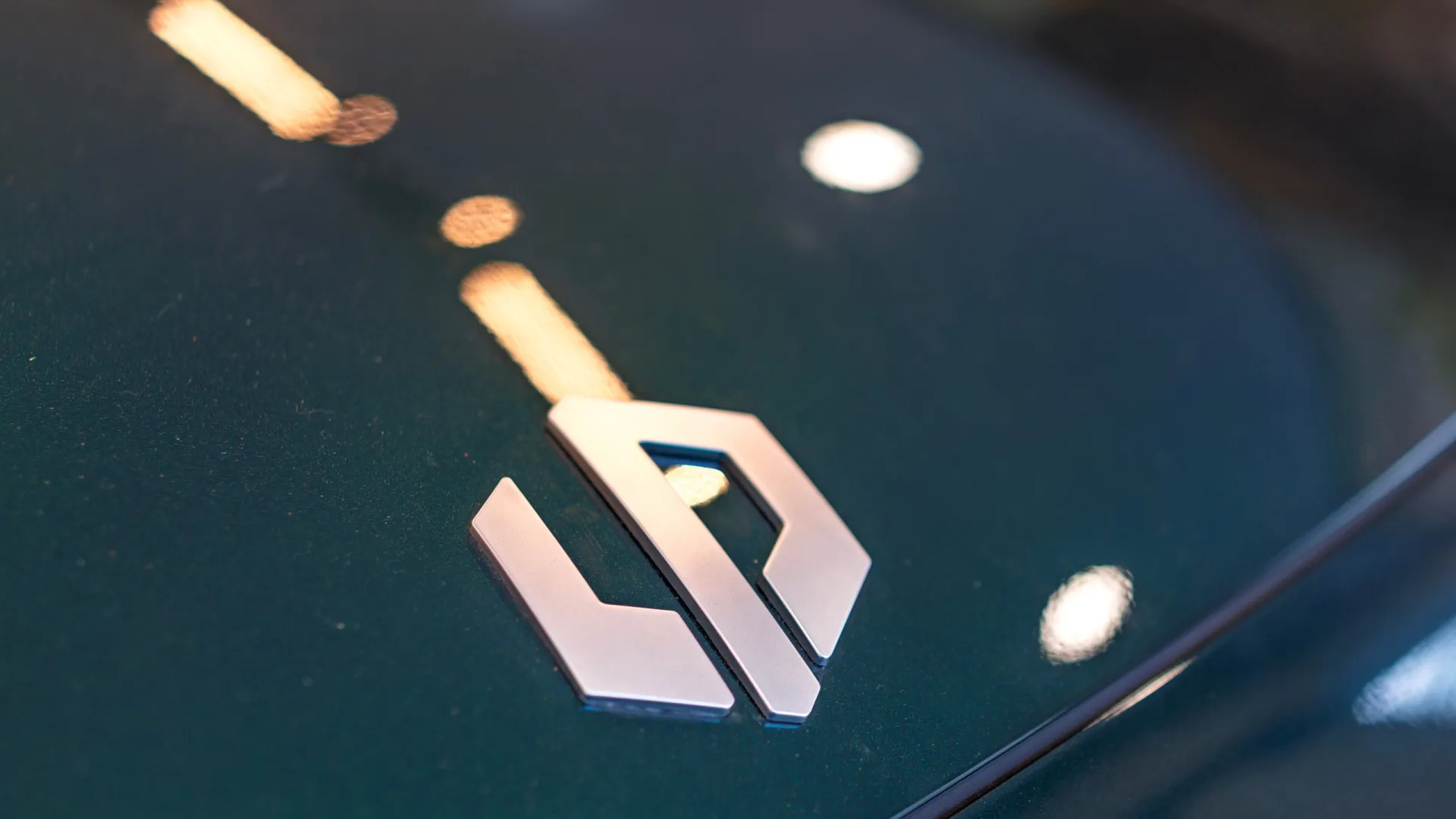 
                    Novo SUV chinês Leapmotor A10 estreia-se esta semana e já há imagens
                