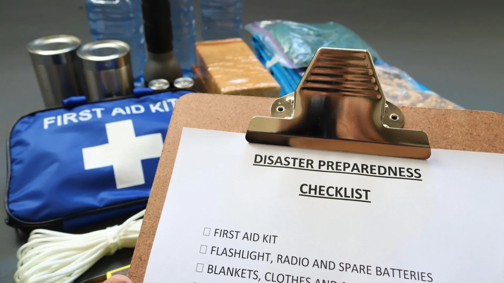 
                    Países Baixos distribuem guia para catástrofes como apagões ou ataques
                