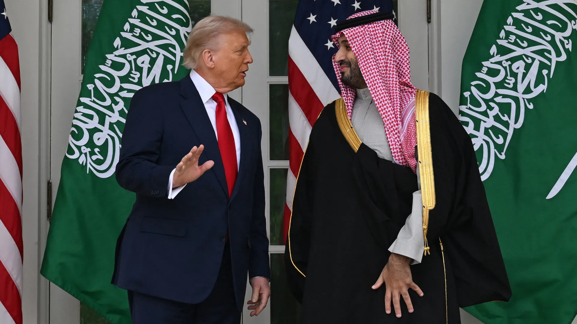 
                    Príncipe saudita anuncia mais investimento nos EUA em reunião com Trump
                