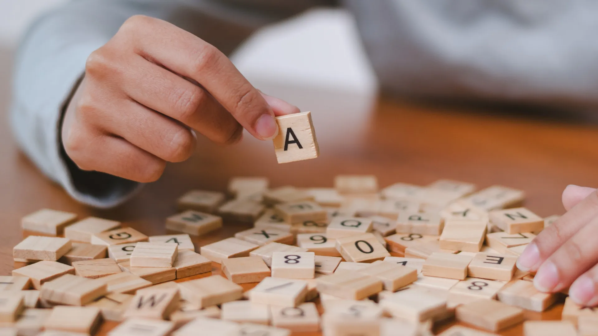 
                    Palavra do ano do Dicionário de Cambridge é... parassocial. E porquê?
                