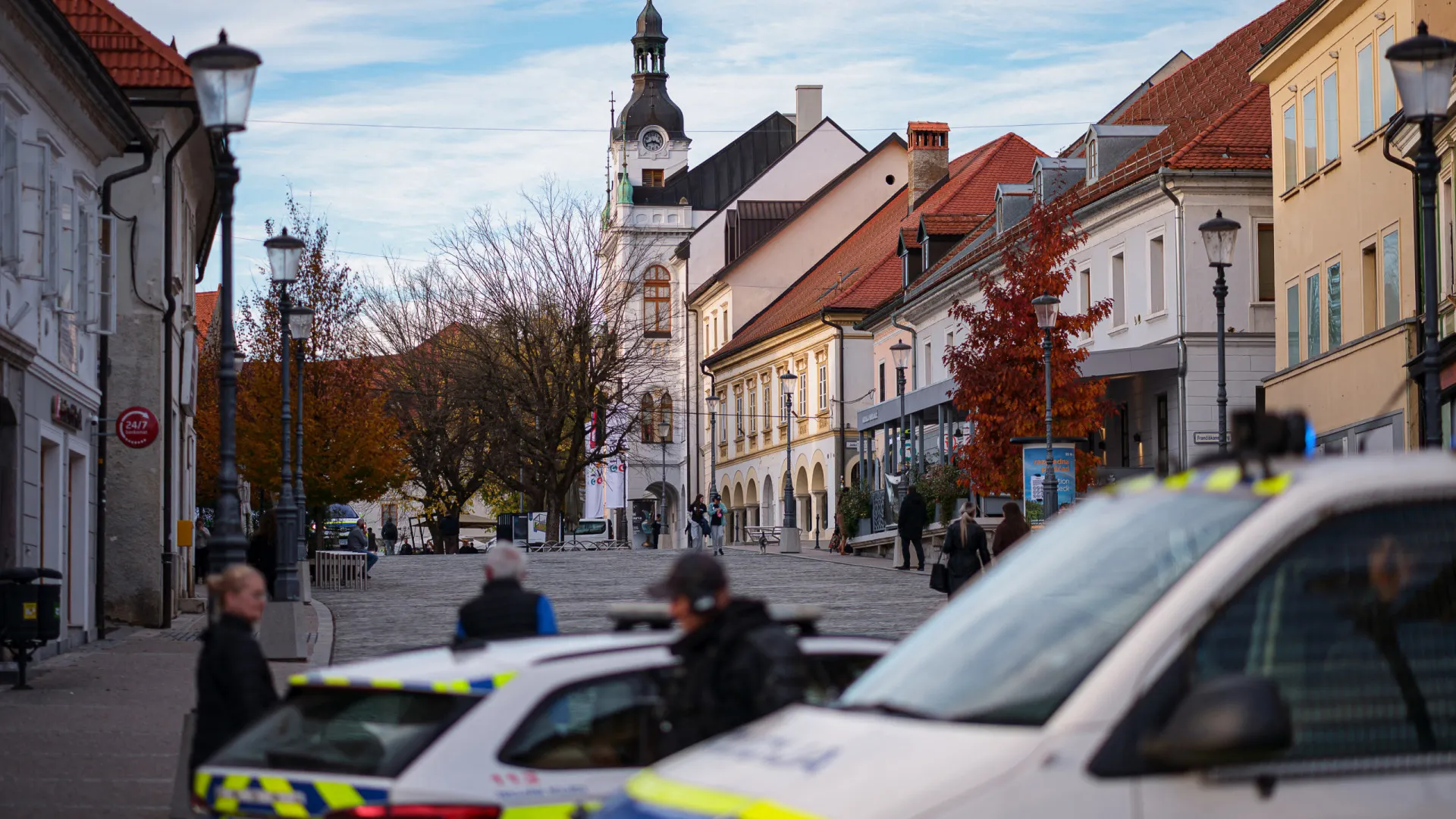 
                    Eslovénia aprova lei que amplia poderes policiais em zonas 