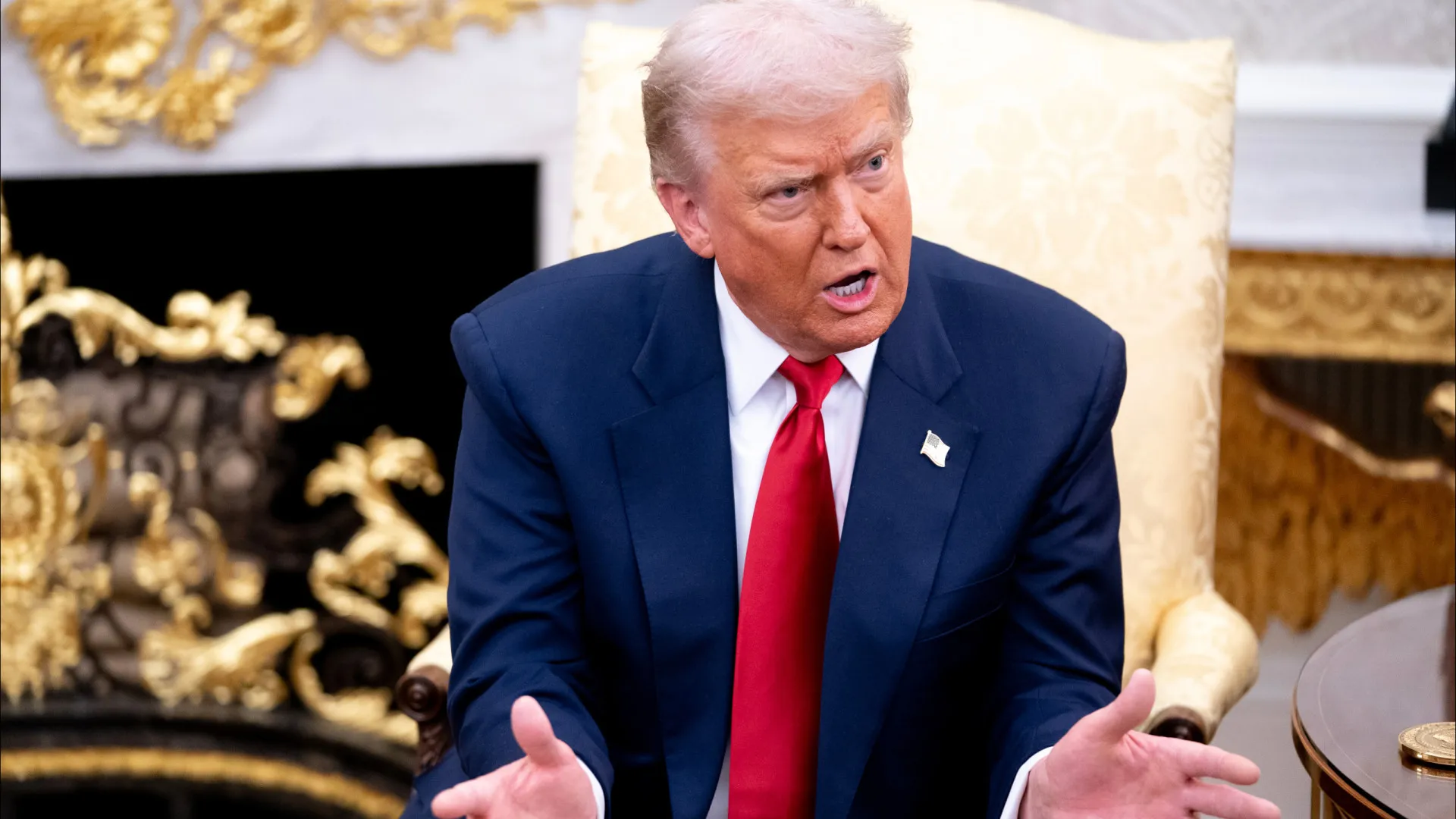 
                    Trump suspende migração do 