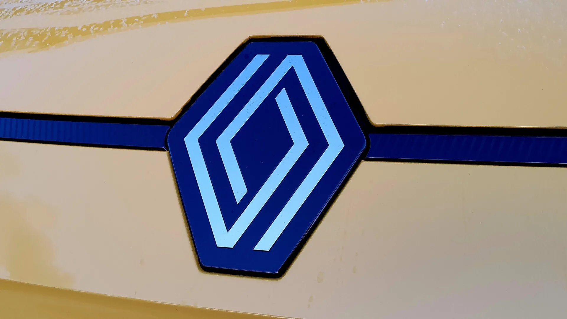 
                    Presidente da Renault Espanha antevê elétricos a dominarem no futuro
                