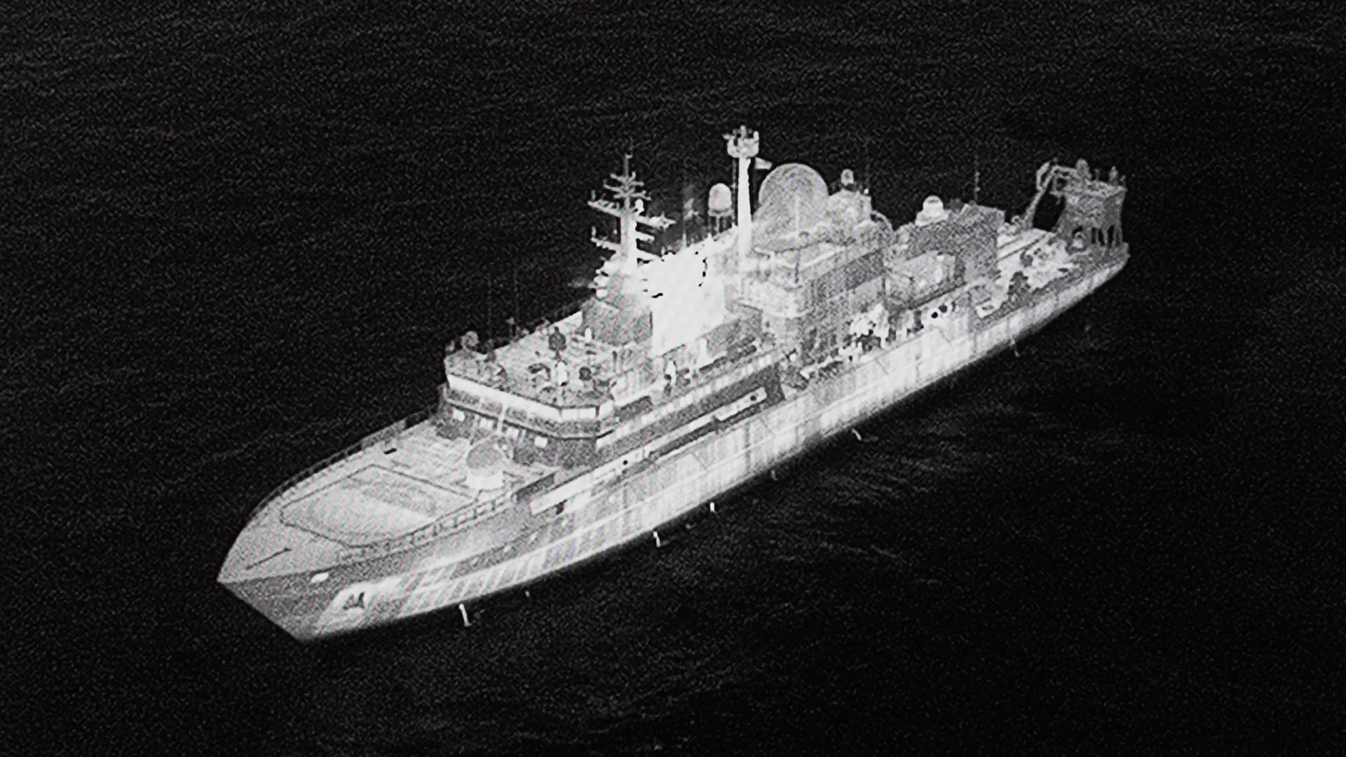 
                    Londres adverte Putin após deteção de navio russo em águas britânicas
                