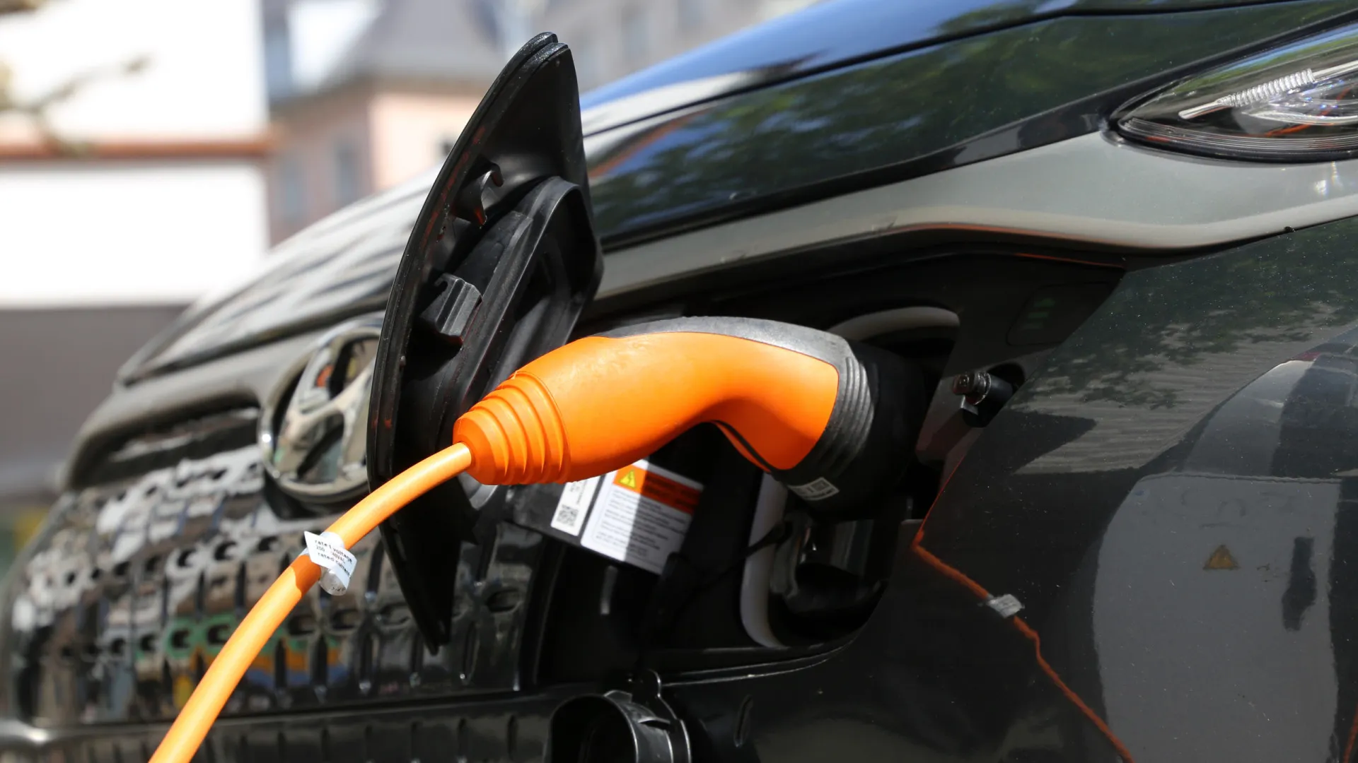 
                    Reabastecer elétricos tão rápido como os de combustão? A meta da Hyundai
                