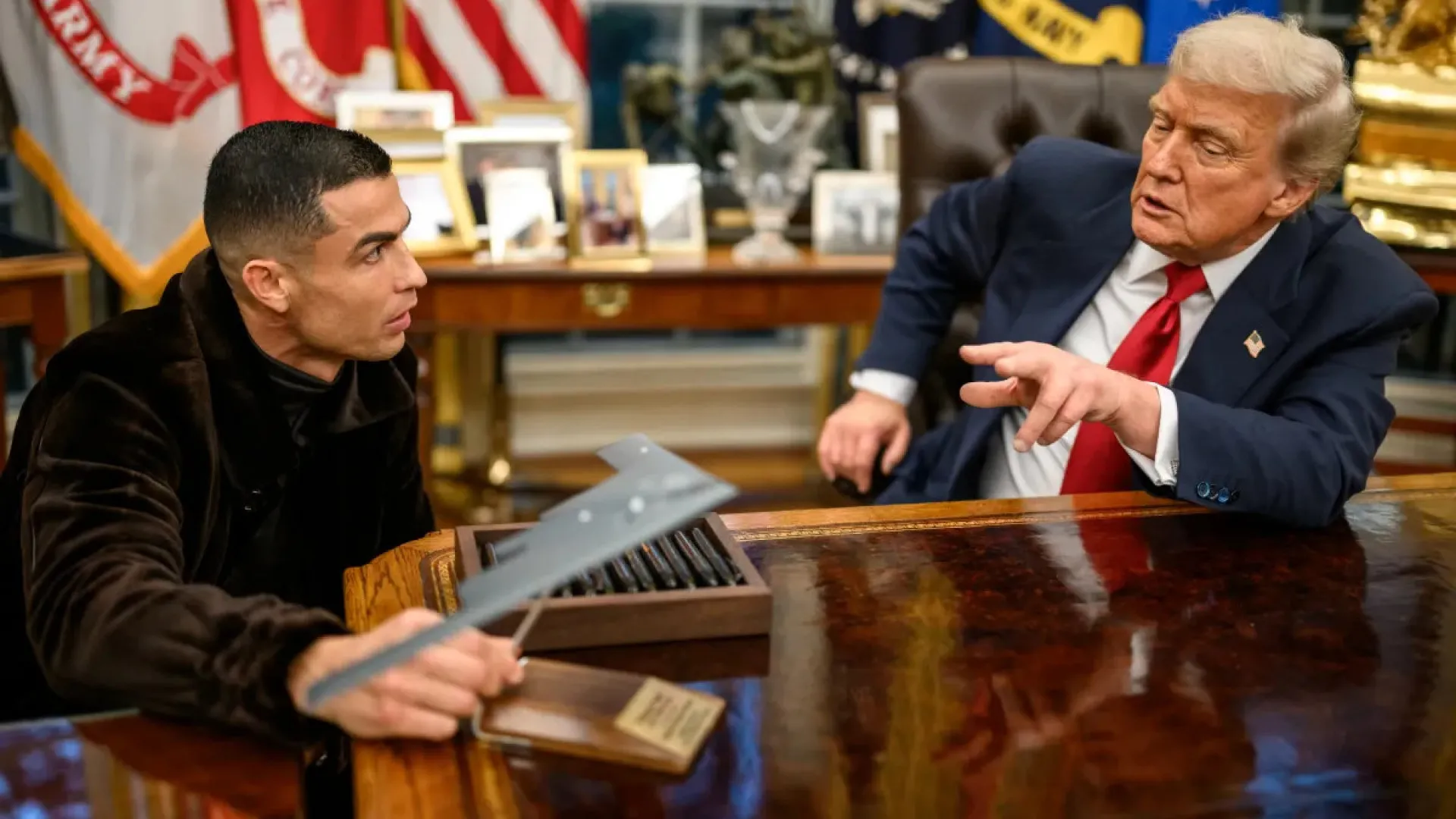 
                    Democratas 'respondem' com Messi no TikTok ao vídeo de Trump com Ronaldo
                