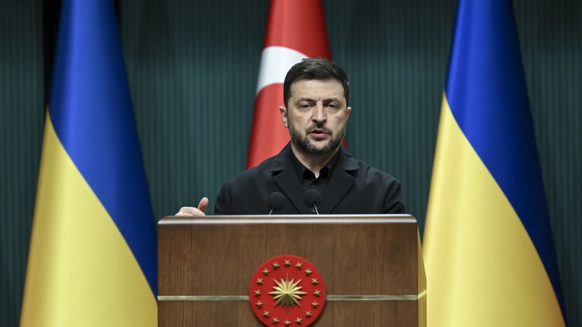 
                    Zelensky espera retomar trocas de prisioneiros com Moscovo 