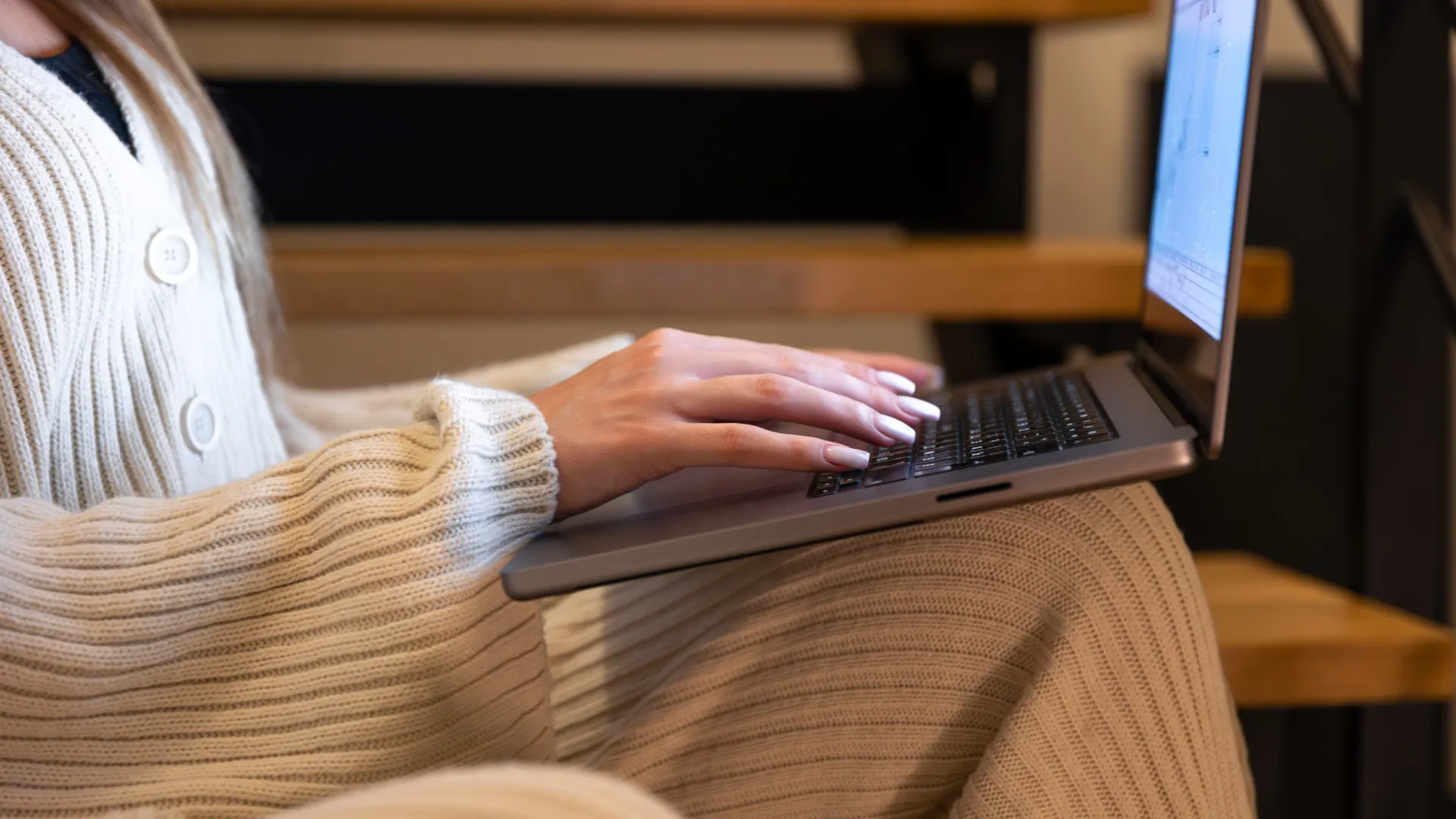 
                    Quer saber como fazer a bateria do computador durar mais? Eis os truques
                