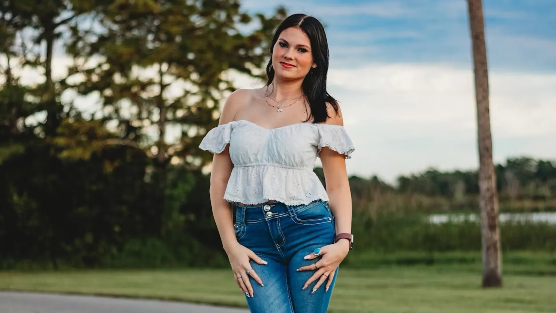 
                    Adolescente de 18 anos encontrada morta debaixo de cama de cruzeiro
                