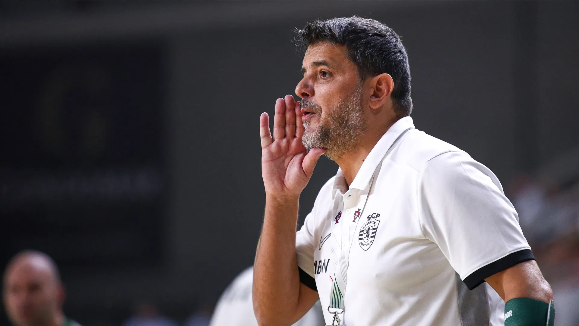 
                    Sporting ultrapassa choque e 'espeta' 10 na perseguição ao líder Benfica
                