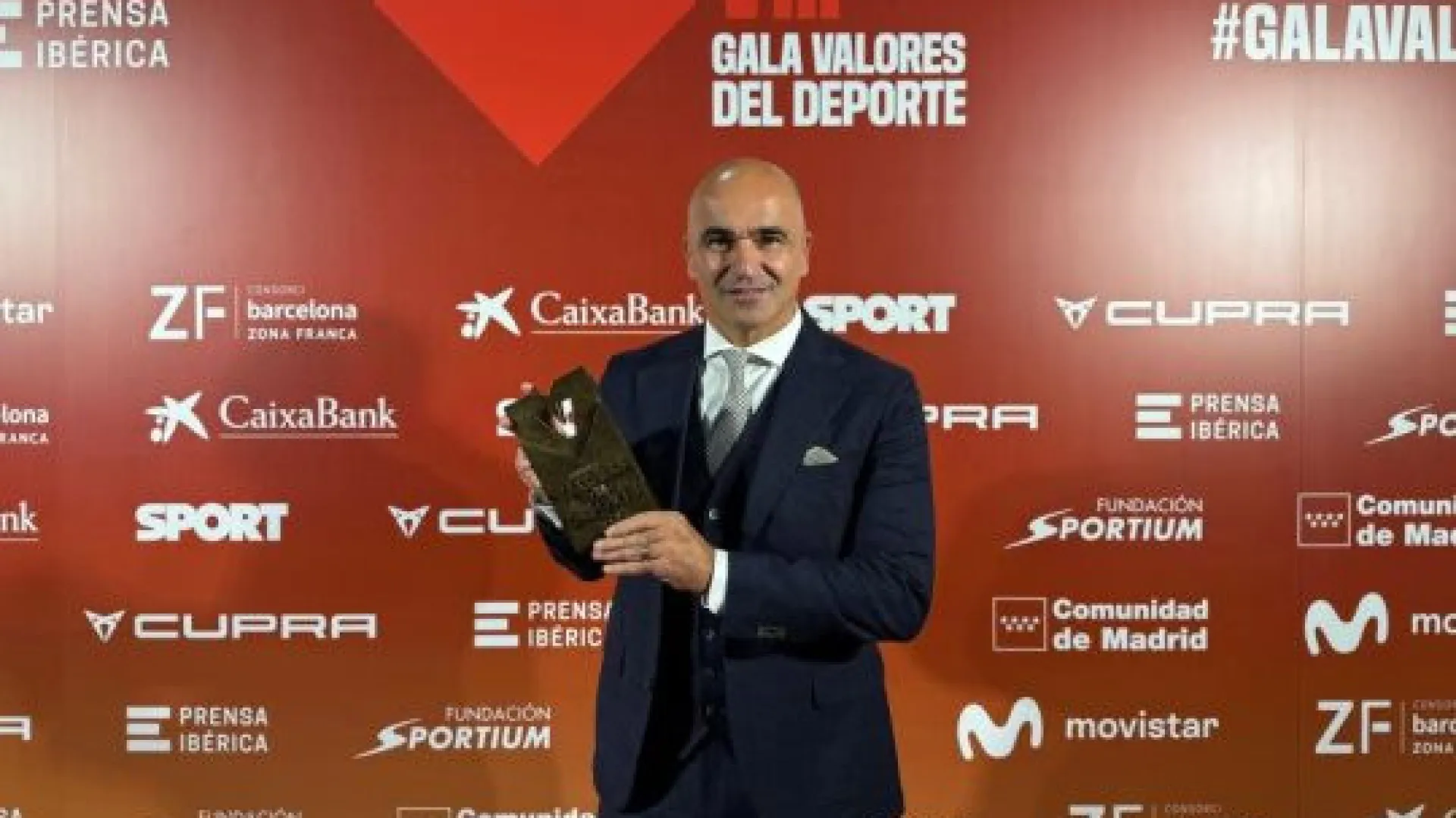 
                    Roberto Martínez premiado em Espanha e aponta à conquista do Mundial'2026
                