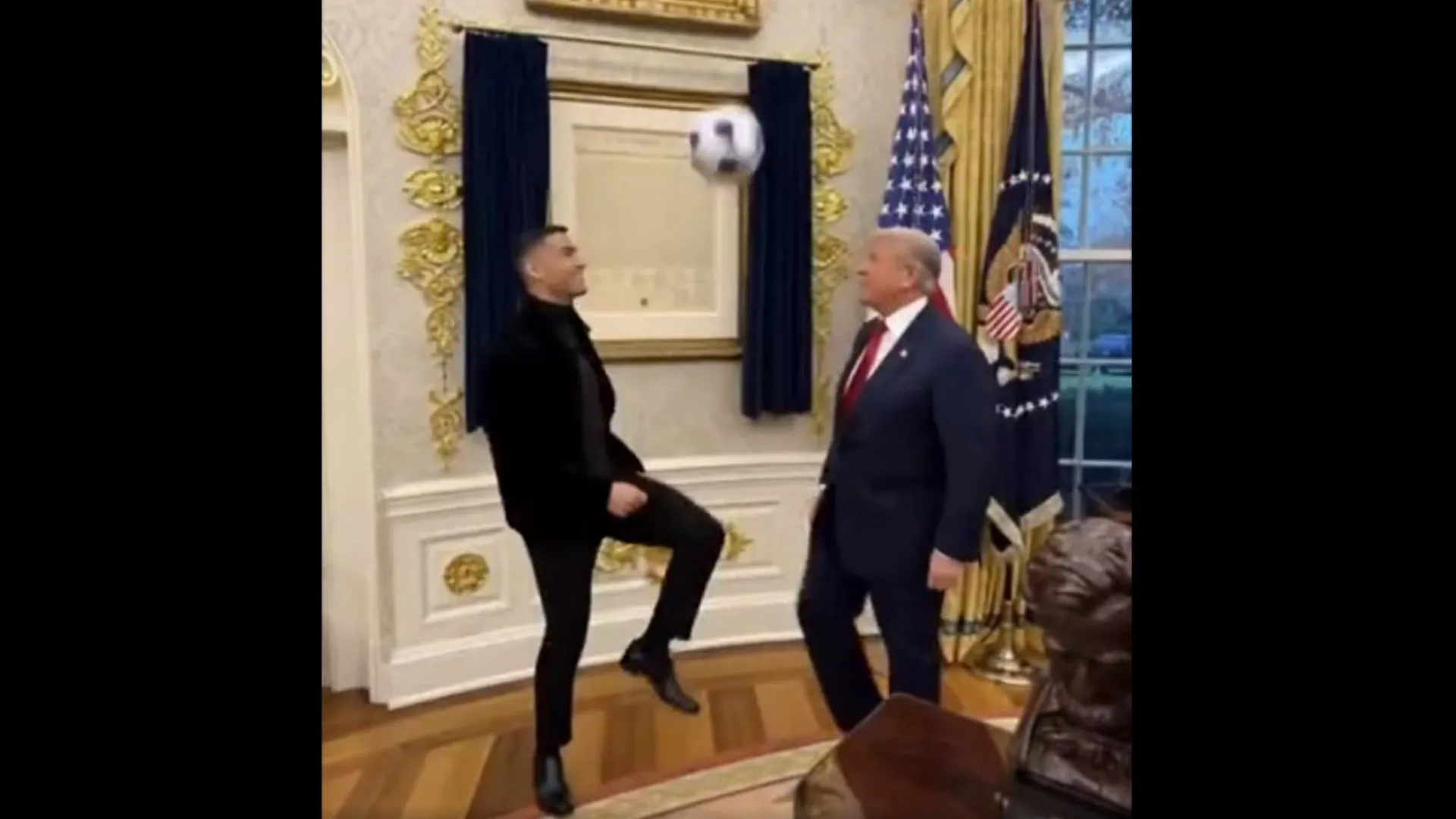 
                    Insólito: Trump usa IA para simular jogo com Cristiano Ronaldo
                