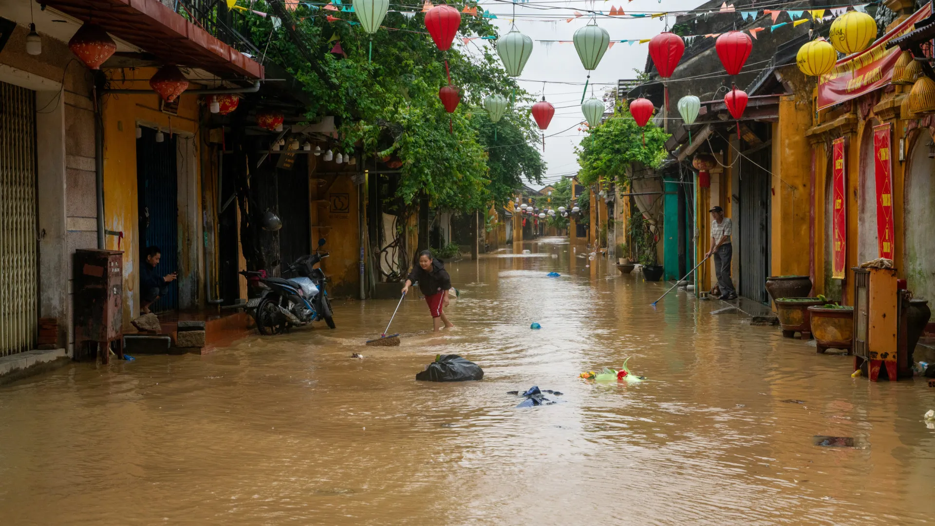 
                    Chuva em novembro no sudeste asiático ultrapassou recorde de 2012
                