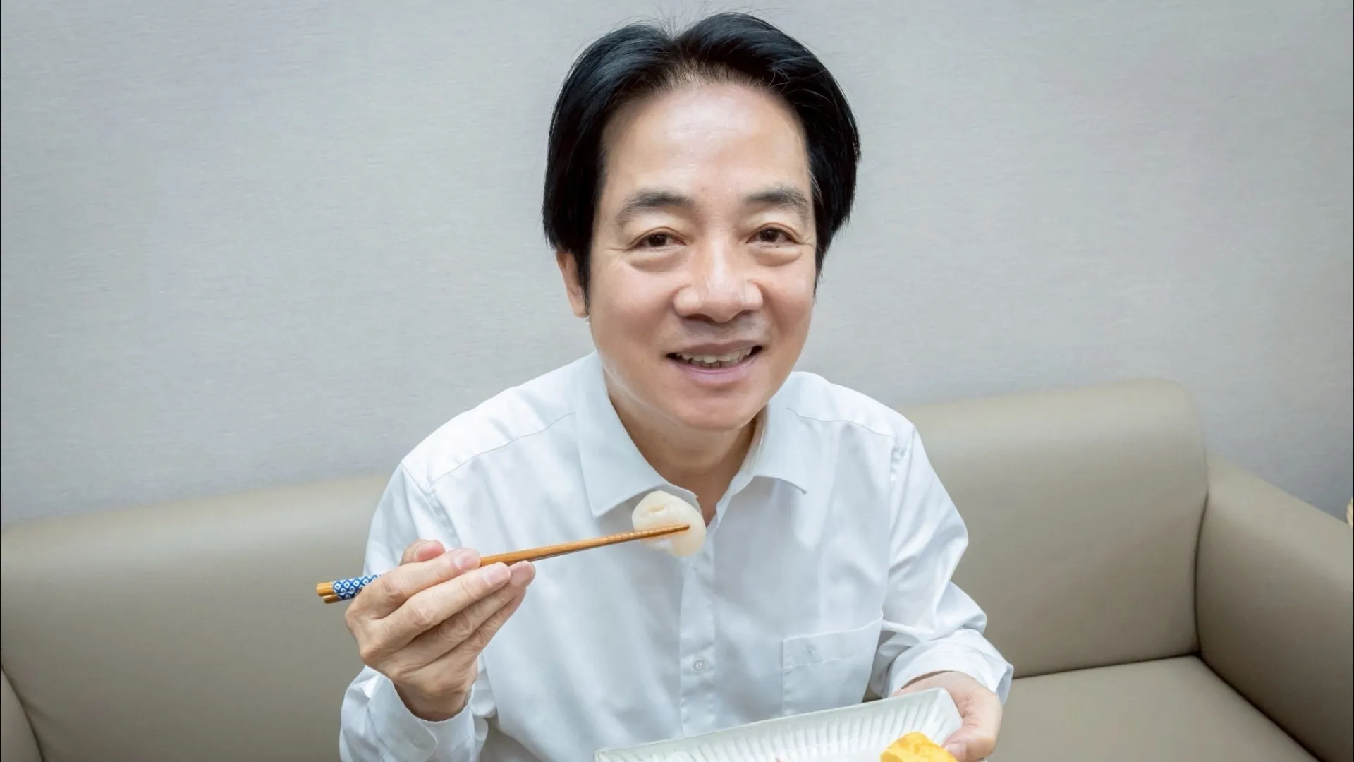 
                    Presidente de Taiwan almoça sushi para apoiar Japão contra a China
                