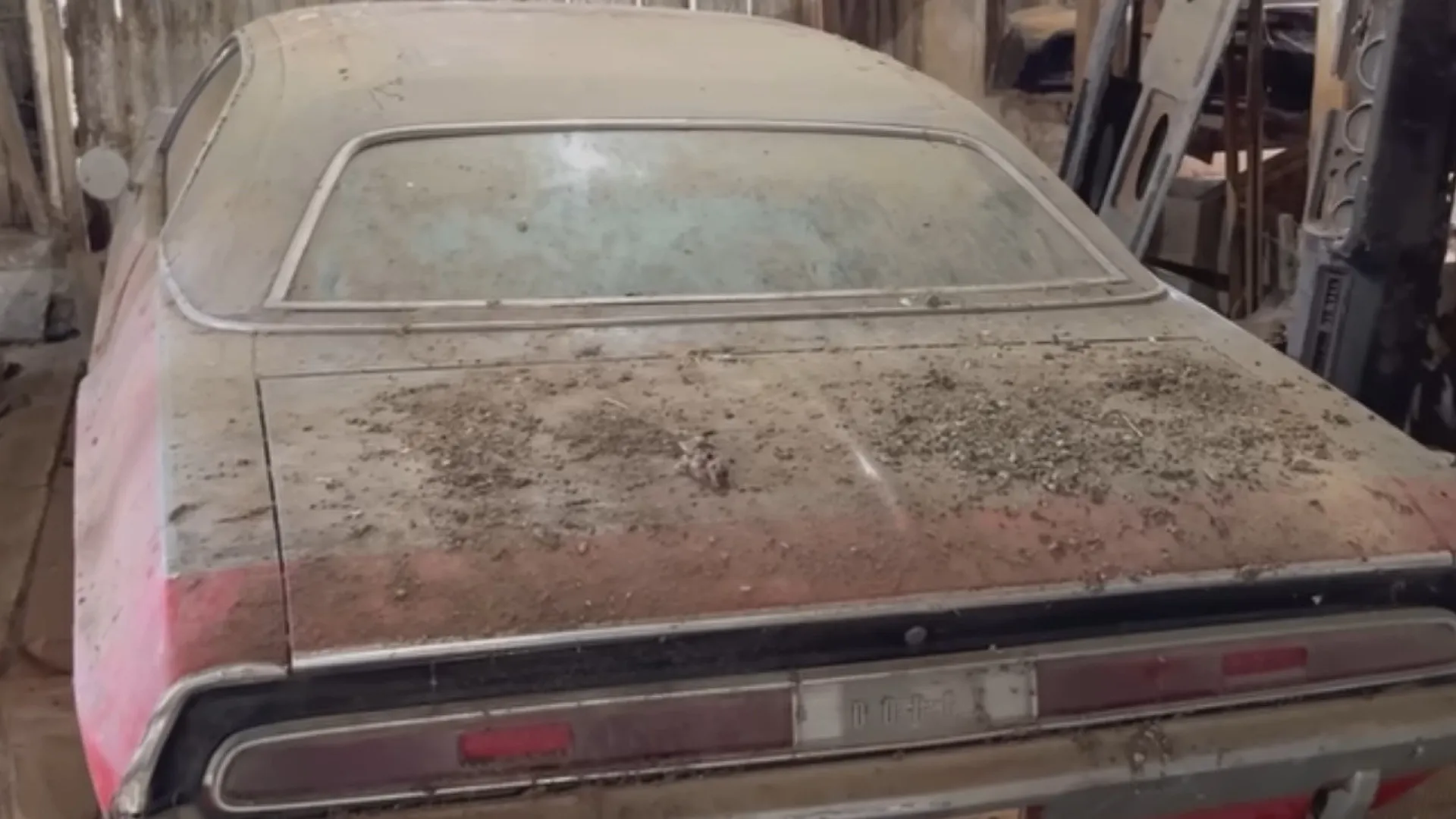 
                    Este Dodge Challenger esteve ao abandono, mas ganhou uma nova vida
                