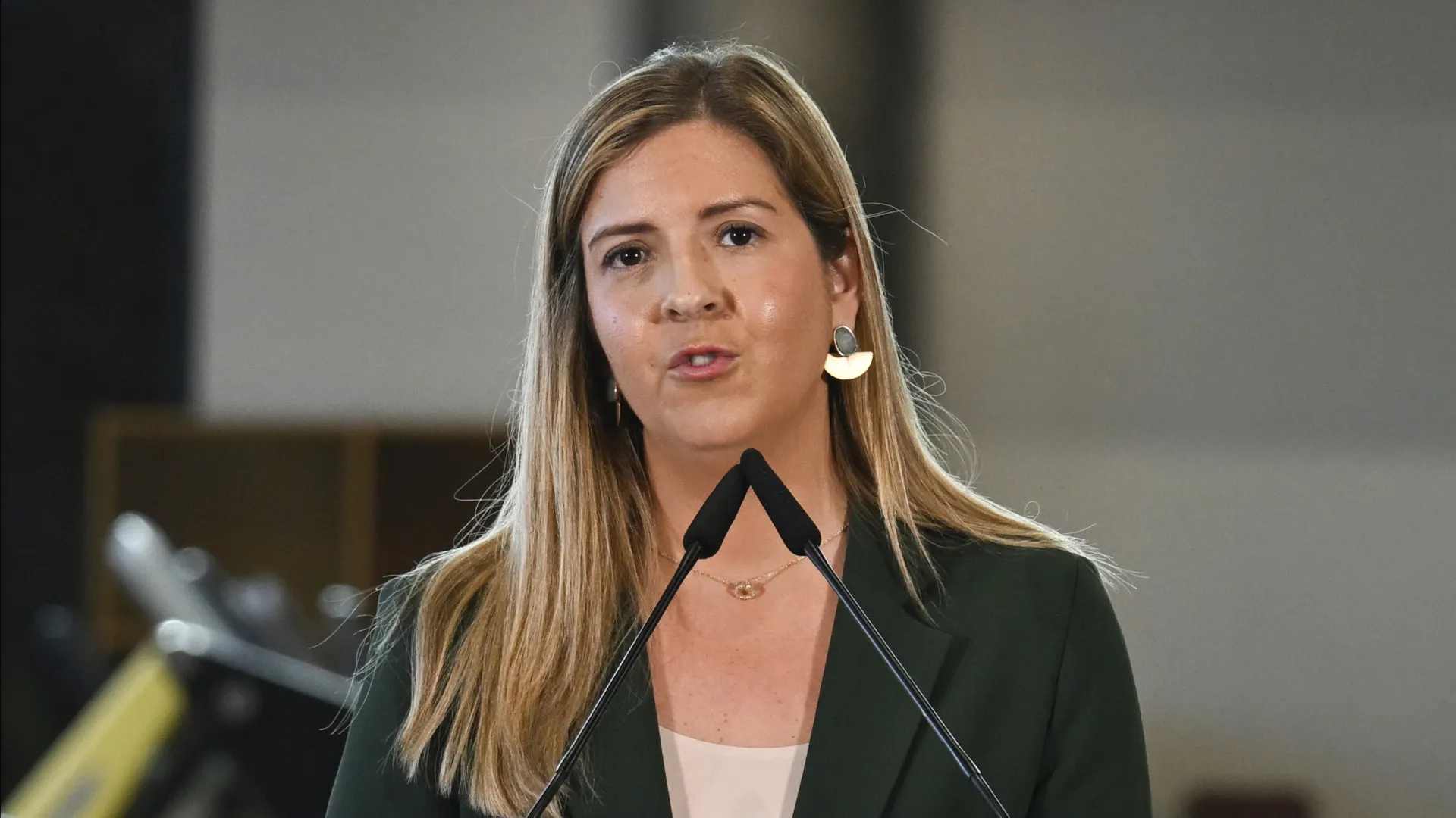 
                    Governo reitera compromisso por um desporto seguro após reunião 
                