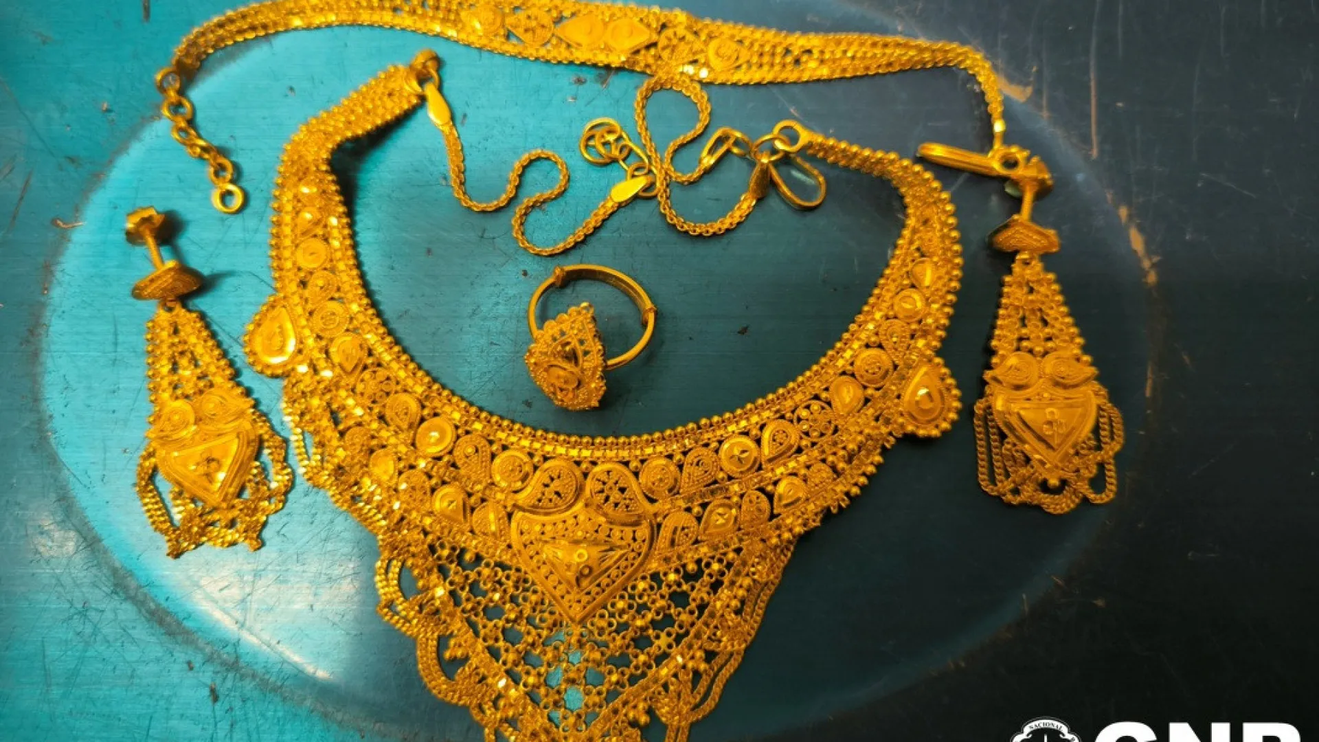 
                    GNR desmantela rede criminosa que atuava em supermercados. Há 8 detidos
                