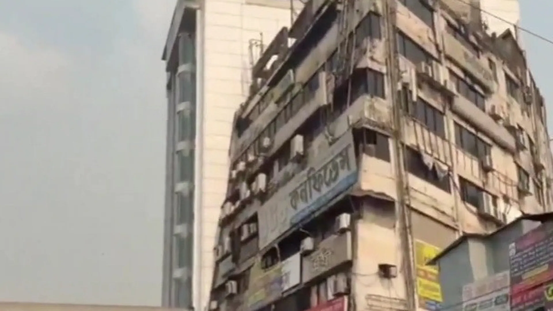 
                    Sismo de magnitude 5,5 atinge Bangladesh. Há vários mortos
                