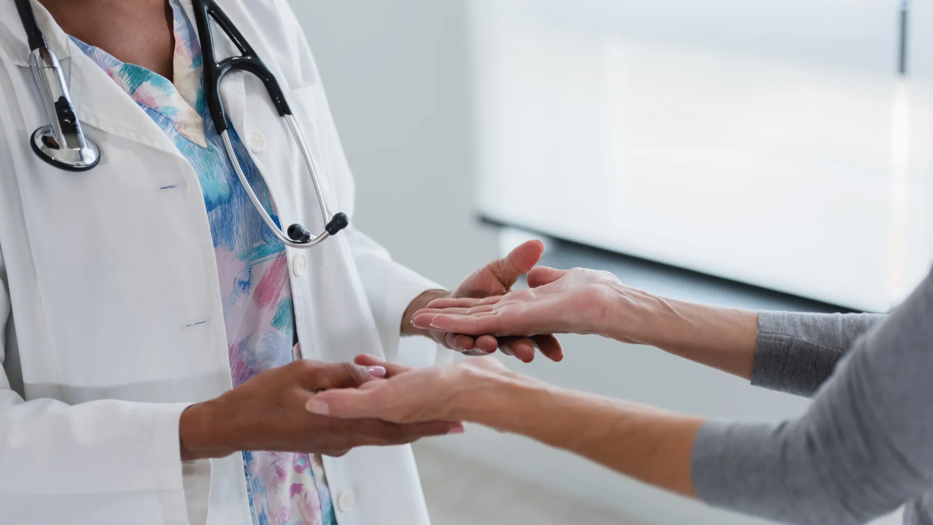 
                    Cuidados após um AVC: O que pode acontecer e como agir
                