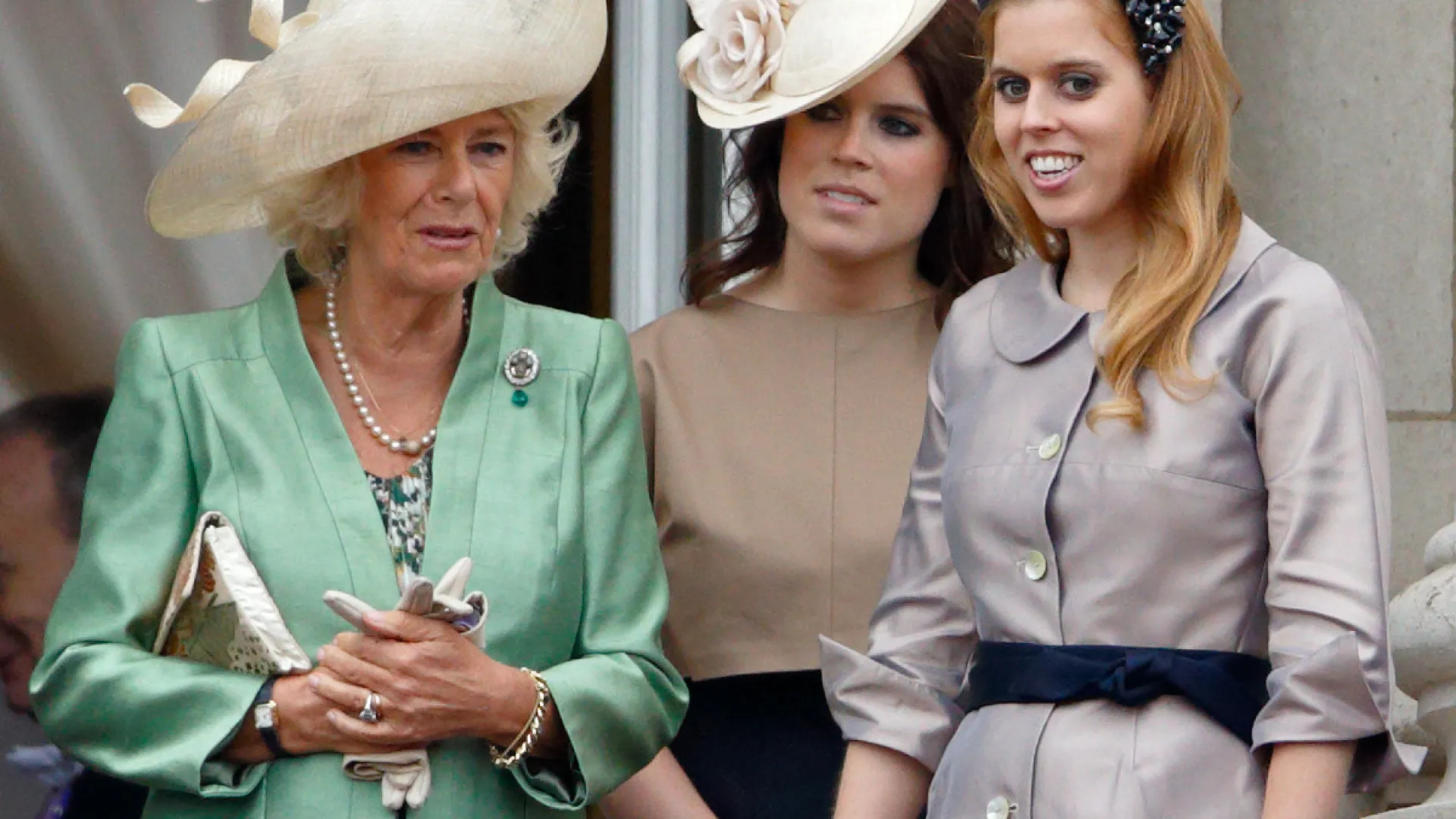 
                    Escândalo sexual. Camilla Parker Bowles apoia publicamente as sobrinhas
                