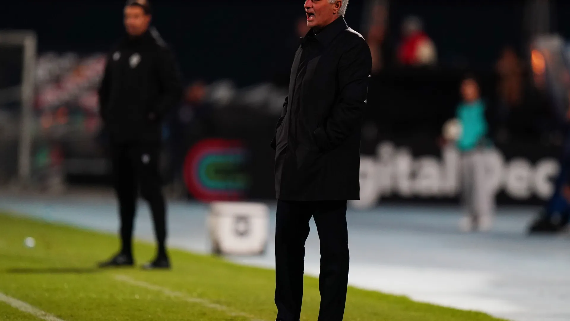 
                    Mourinho 'farto' da atitude dos jogadores do Benfica: 